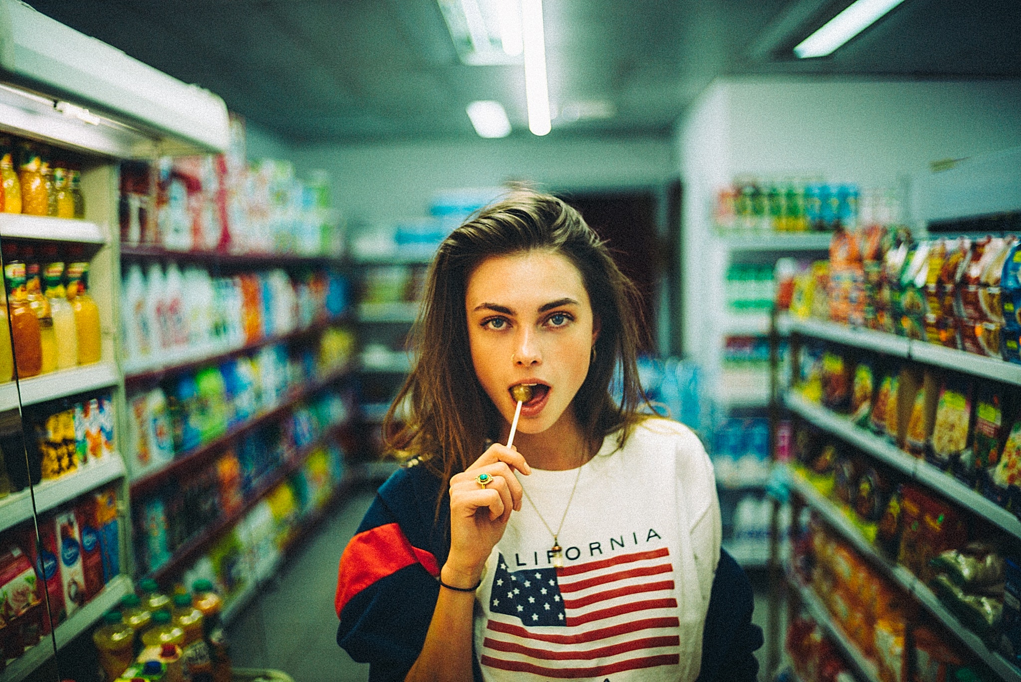 Woman with lollipop in grocery store HD Wallpaper