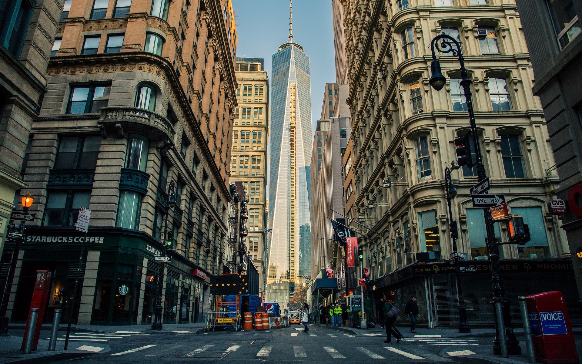 Street view of New York City with One World Trade Center HD Wallpaper