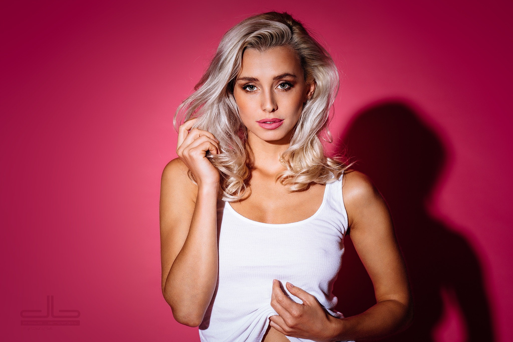 Woman with blonde hair in white tank top HD Wallpaper