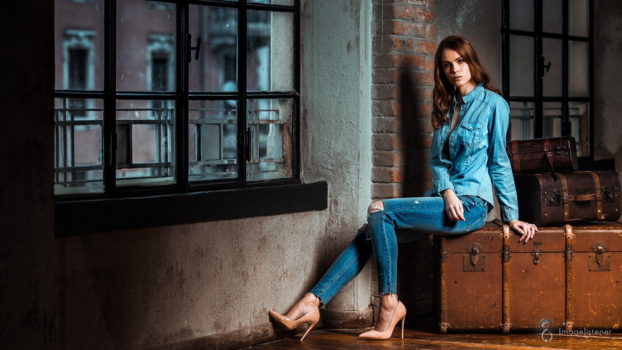Aneta Kalousková sitting on vintage suitcases HD Wallpaper