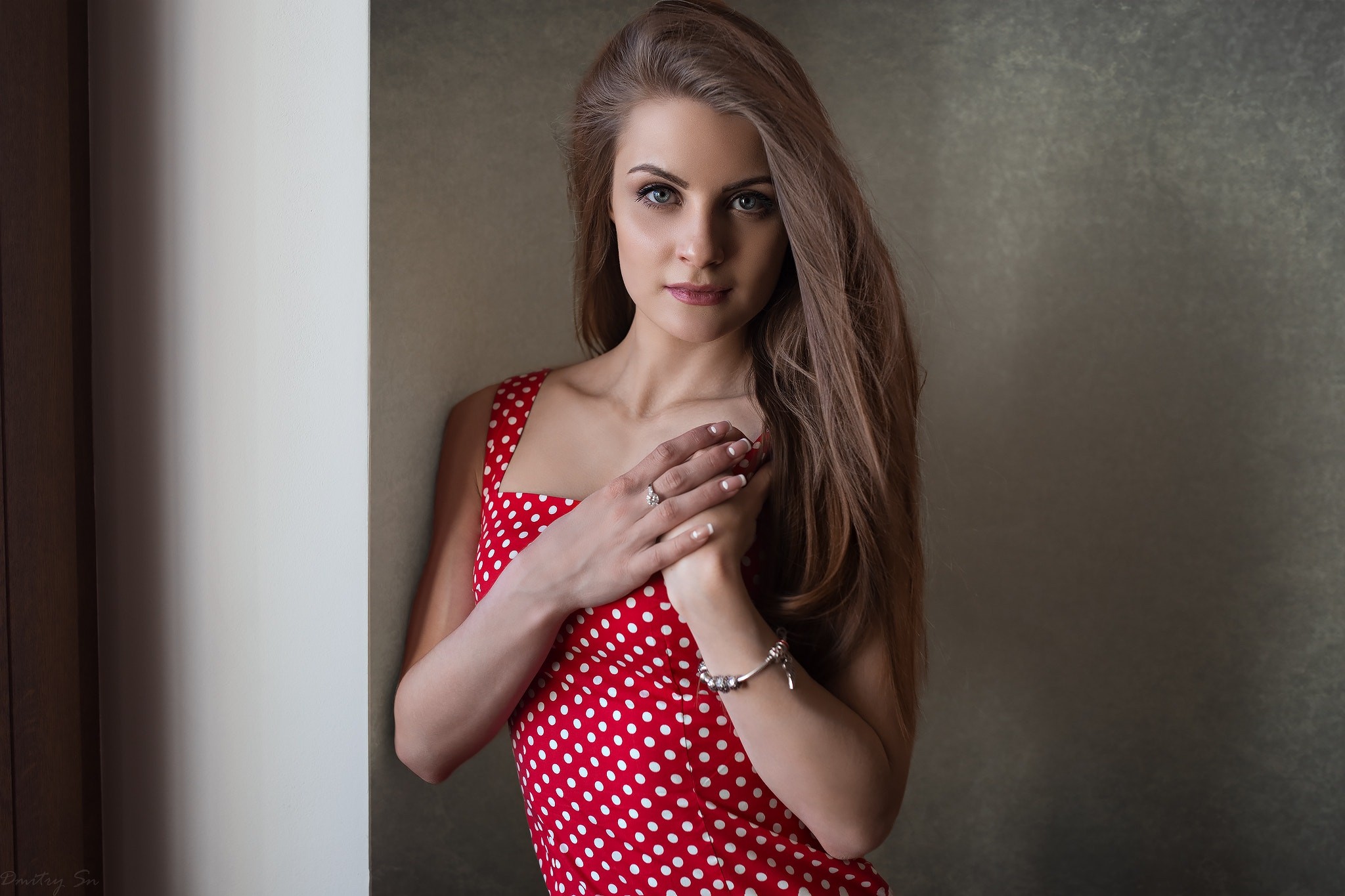 Woman in red polka dot dress by the wall HD Wallpaper