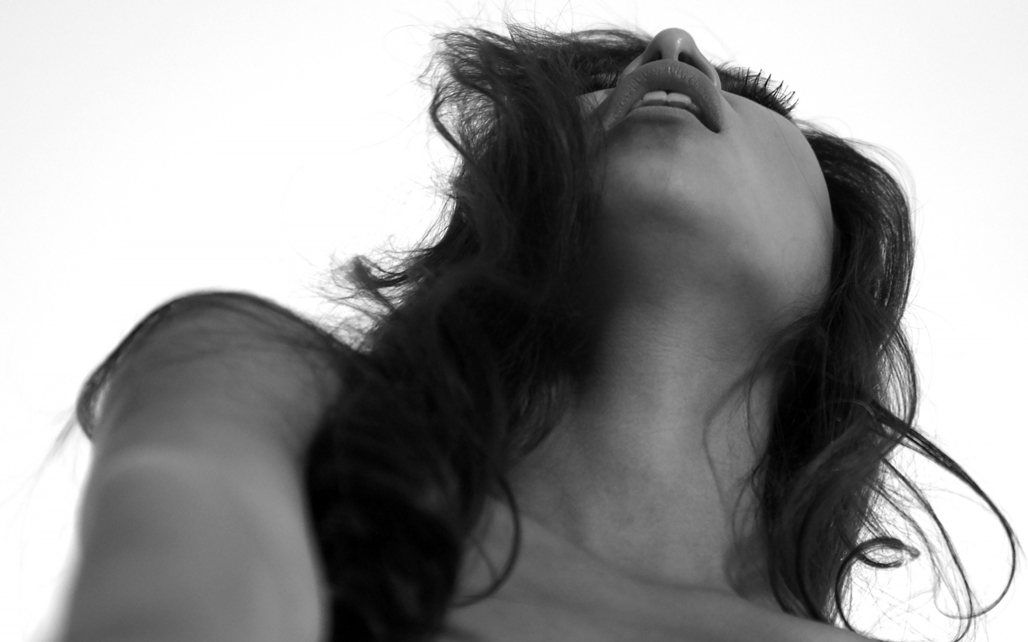 Woman with wavy hair and open mouth HD Wallpaper