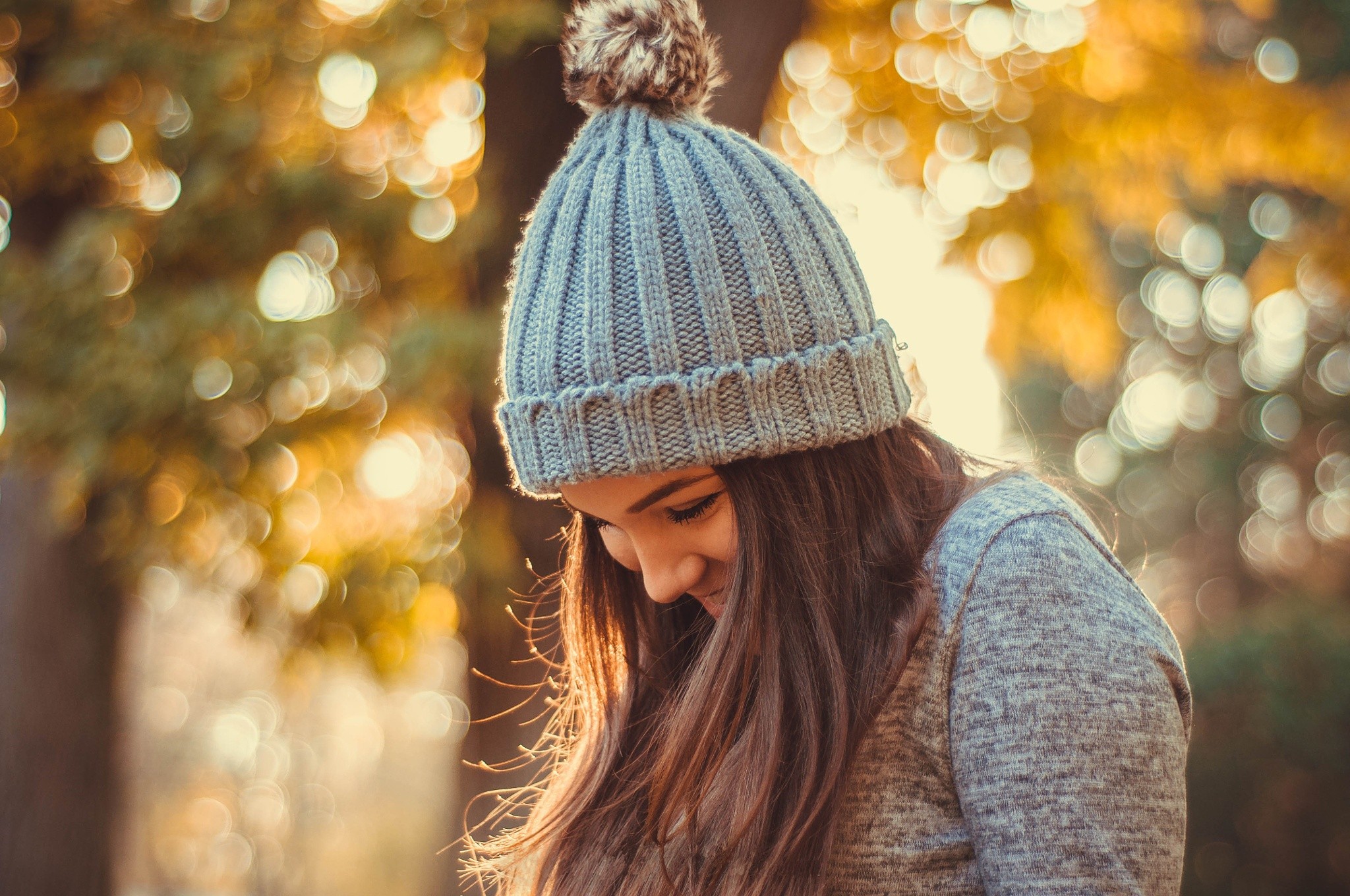 Woman wearing a knit hat outdoors HD Wallpaper
