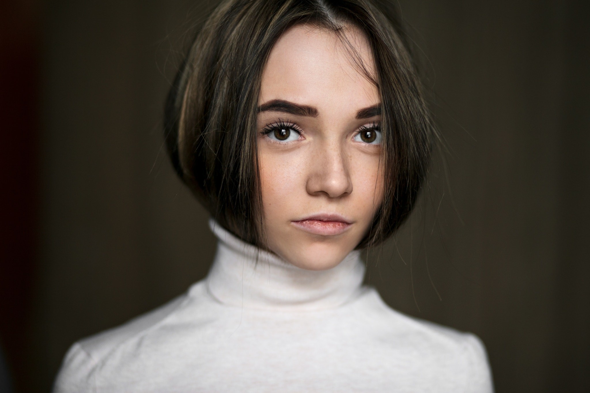 Portrait of a young woman with short brown hair HD Wallpaper
