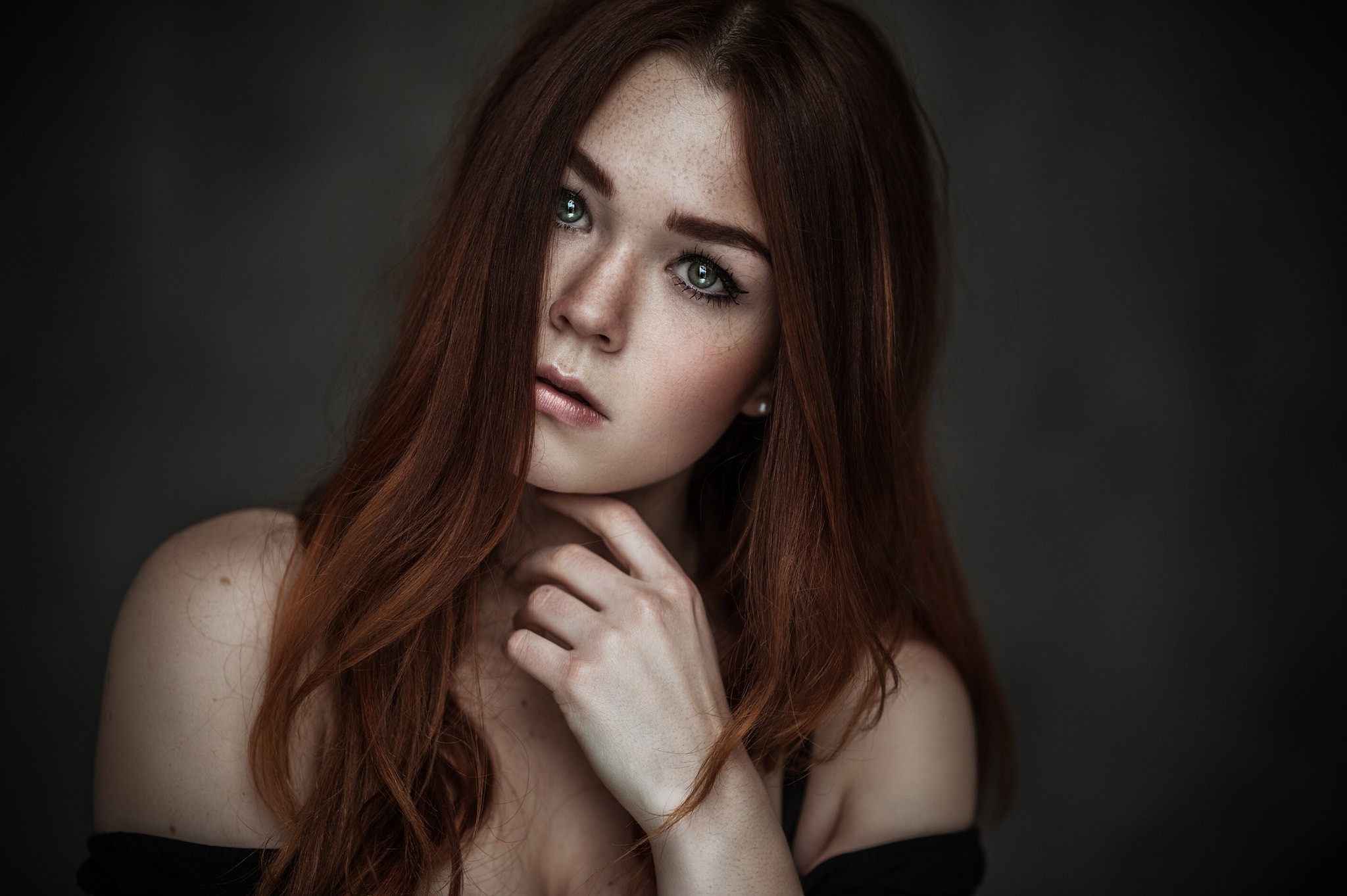 Portrait of a young woman with freckles HD Wallpaper