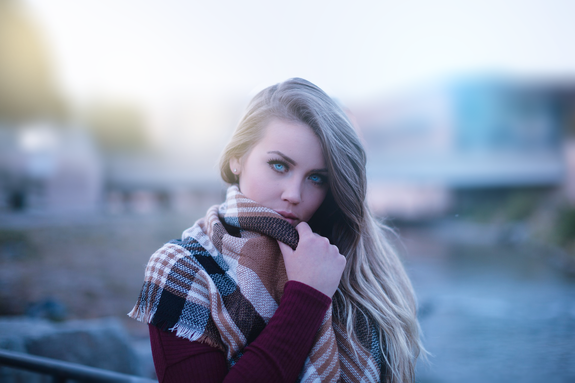 Woman with blue eyes wearing a scarf HD Wallpaper