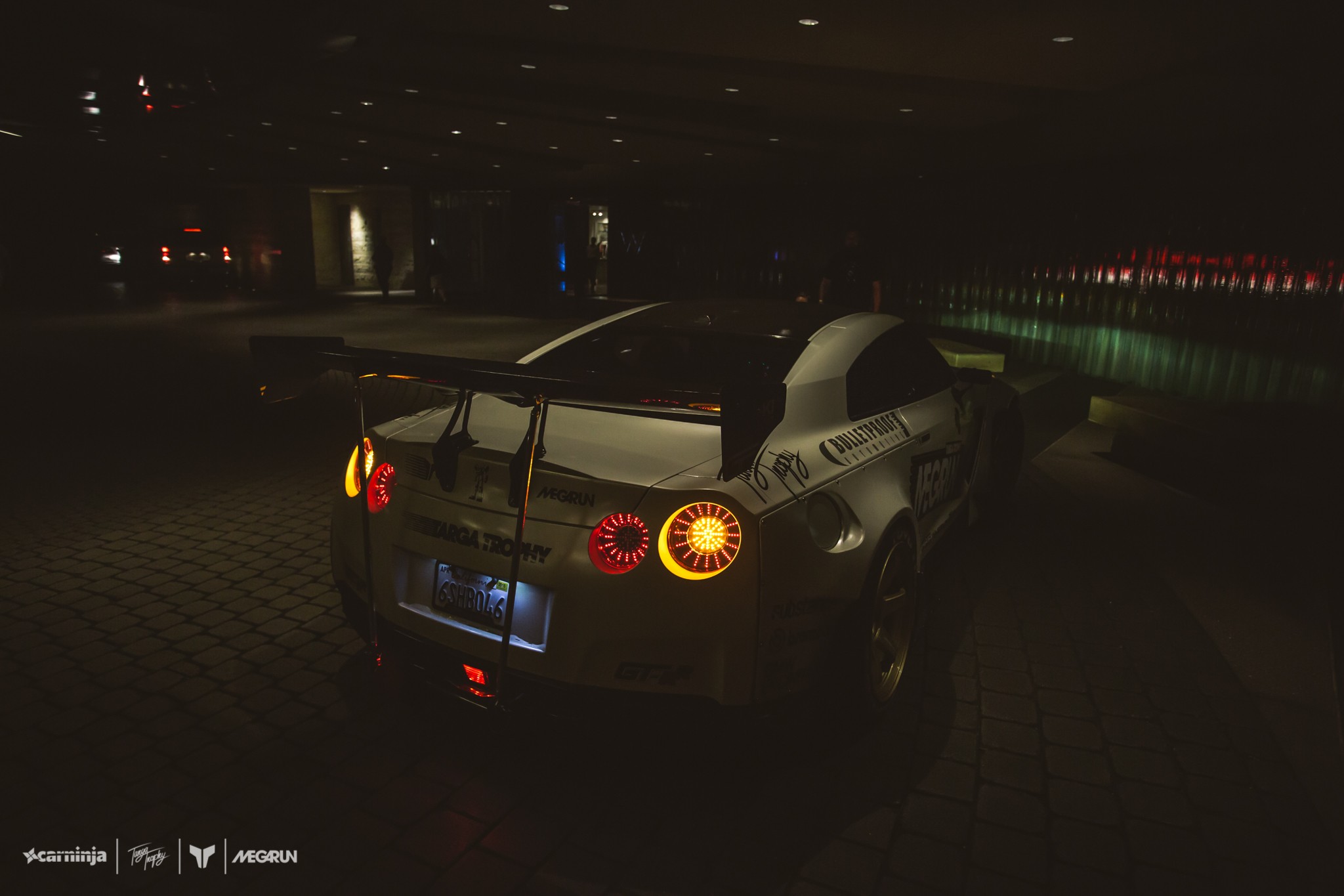 White Nissan GT-R with large spoiler at night HD Wallpaper