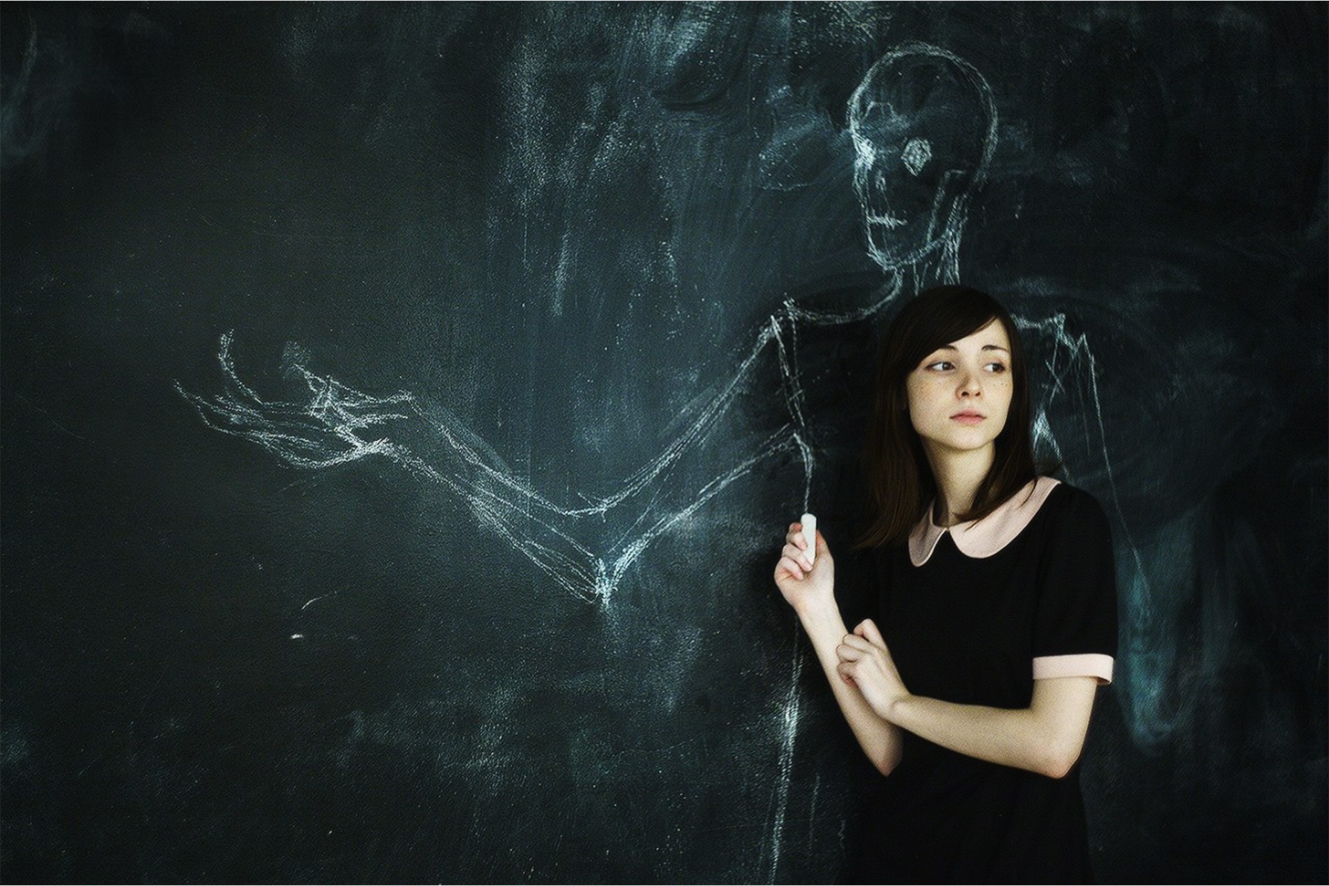 Katya Lischina drawing skeleton on chalkboard HD Wallpaper