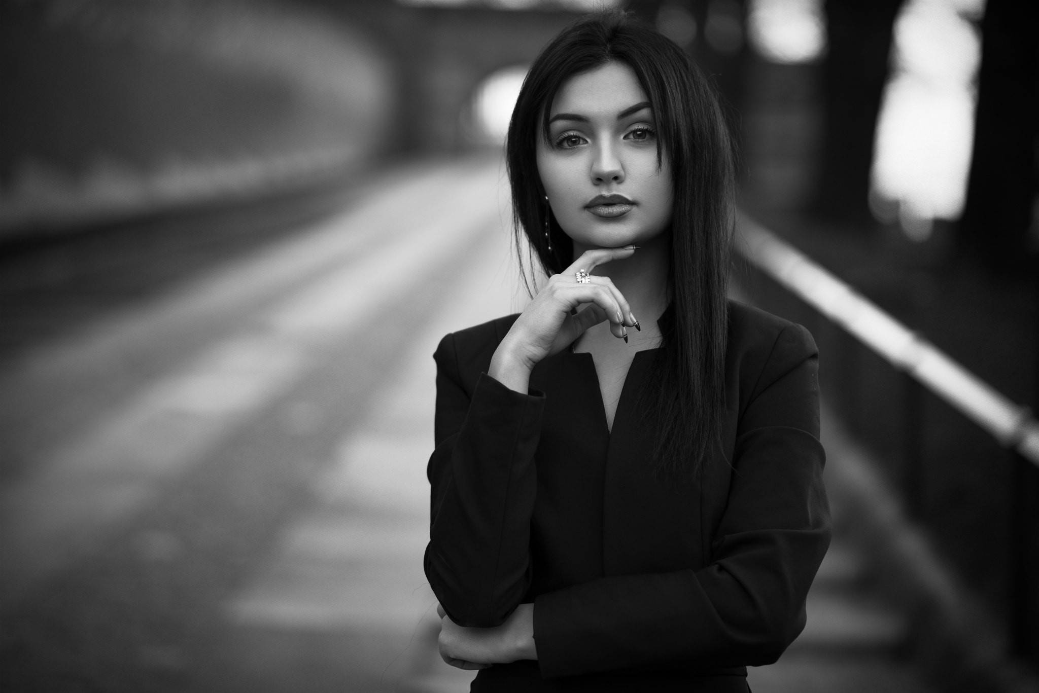 Monochrome portrait of a woman with hand on chin HD Wallpaper