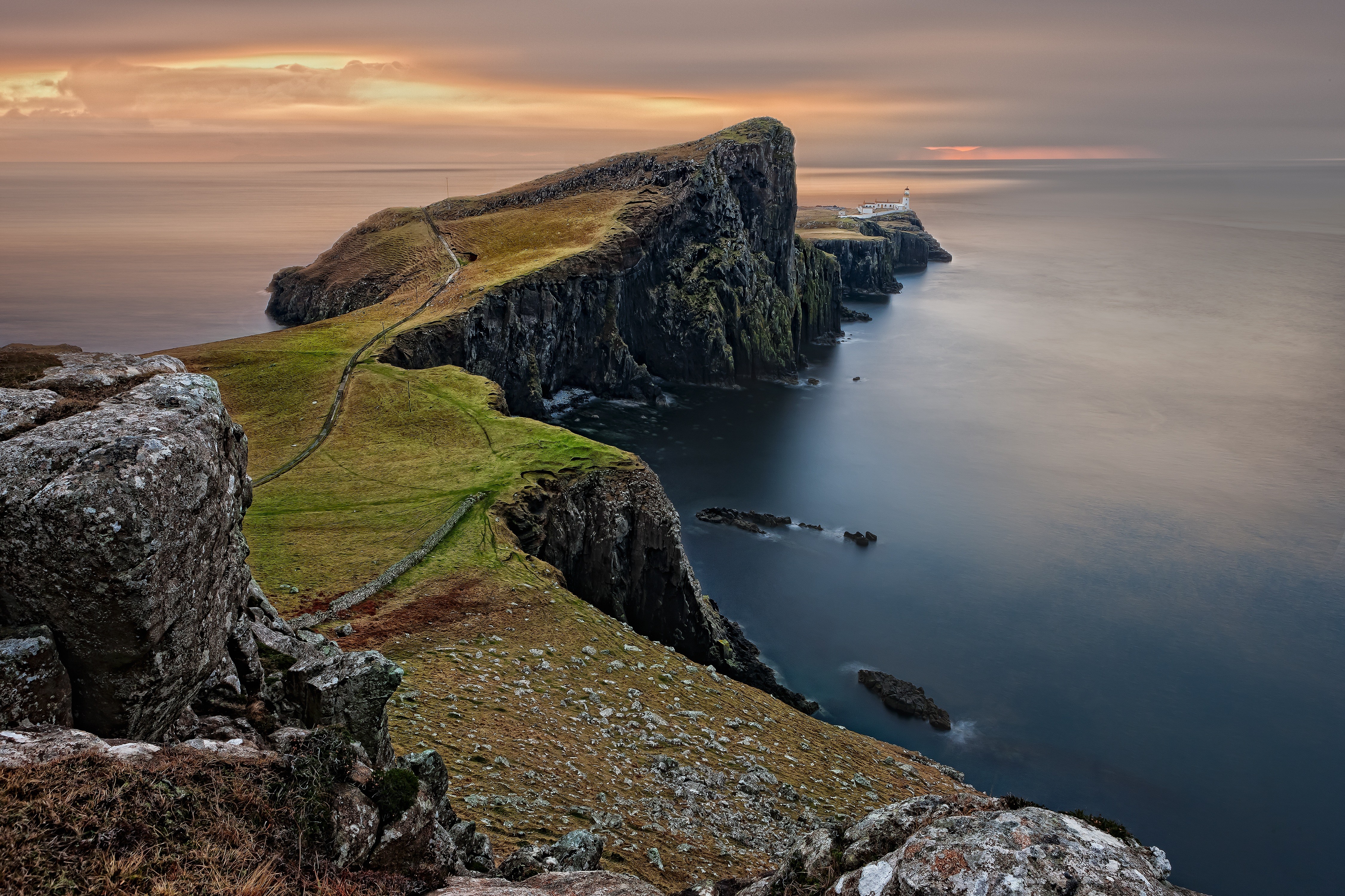 Neist Point Lighthouse, Isle of Skye, Scotland HD Wallpaper