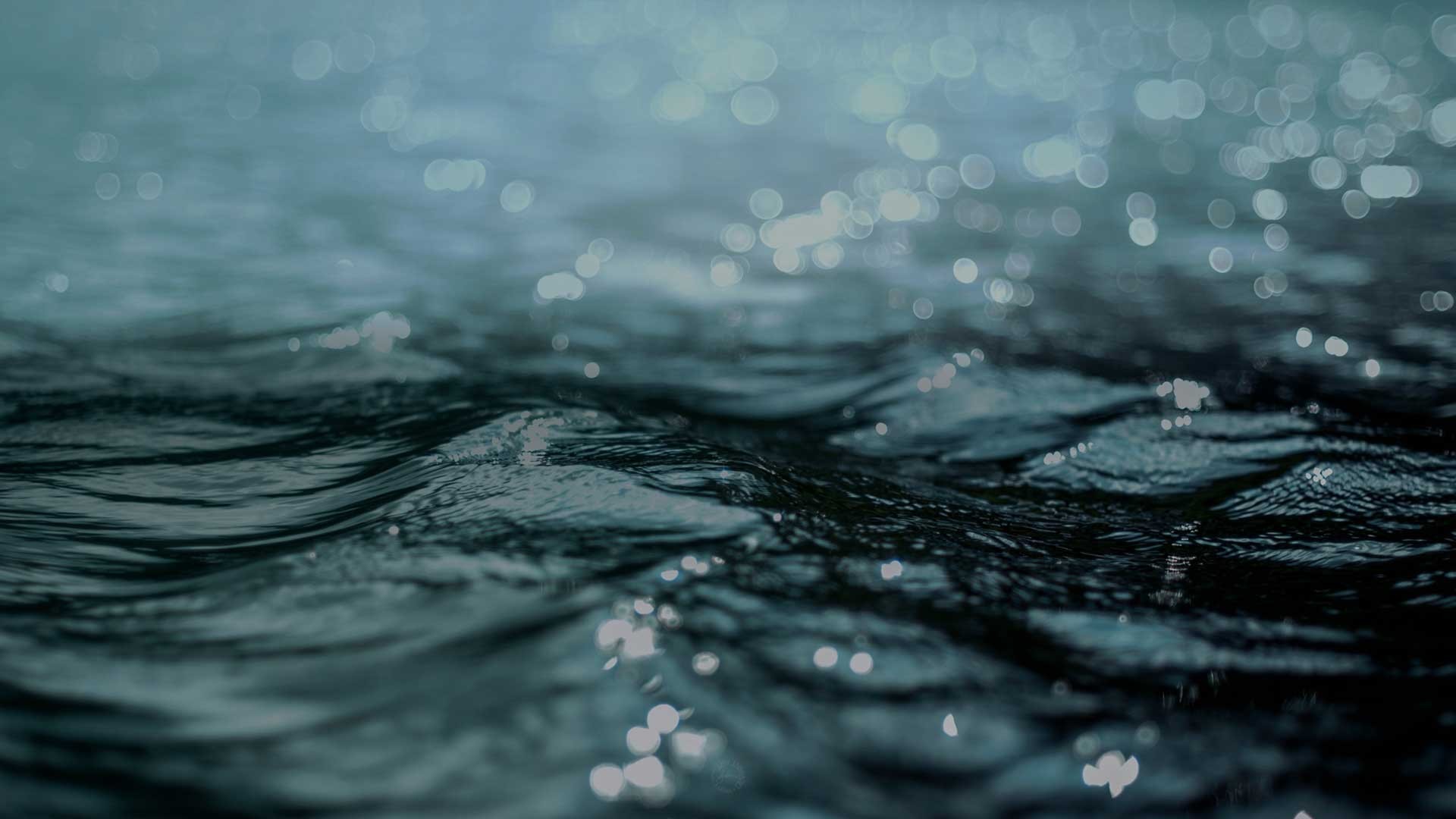 Water surface with light reflections HD Wallpaper