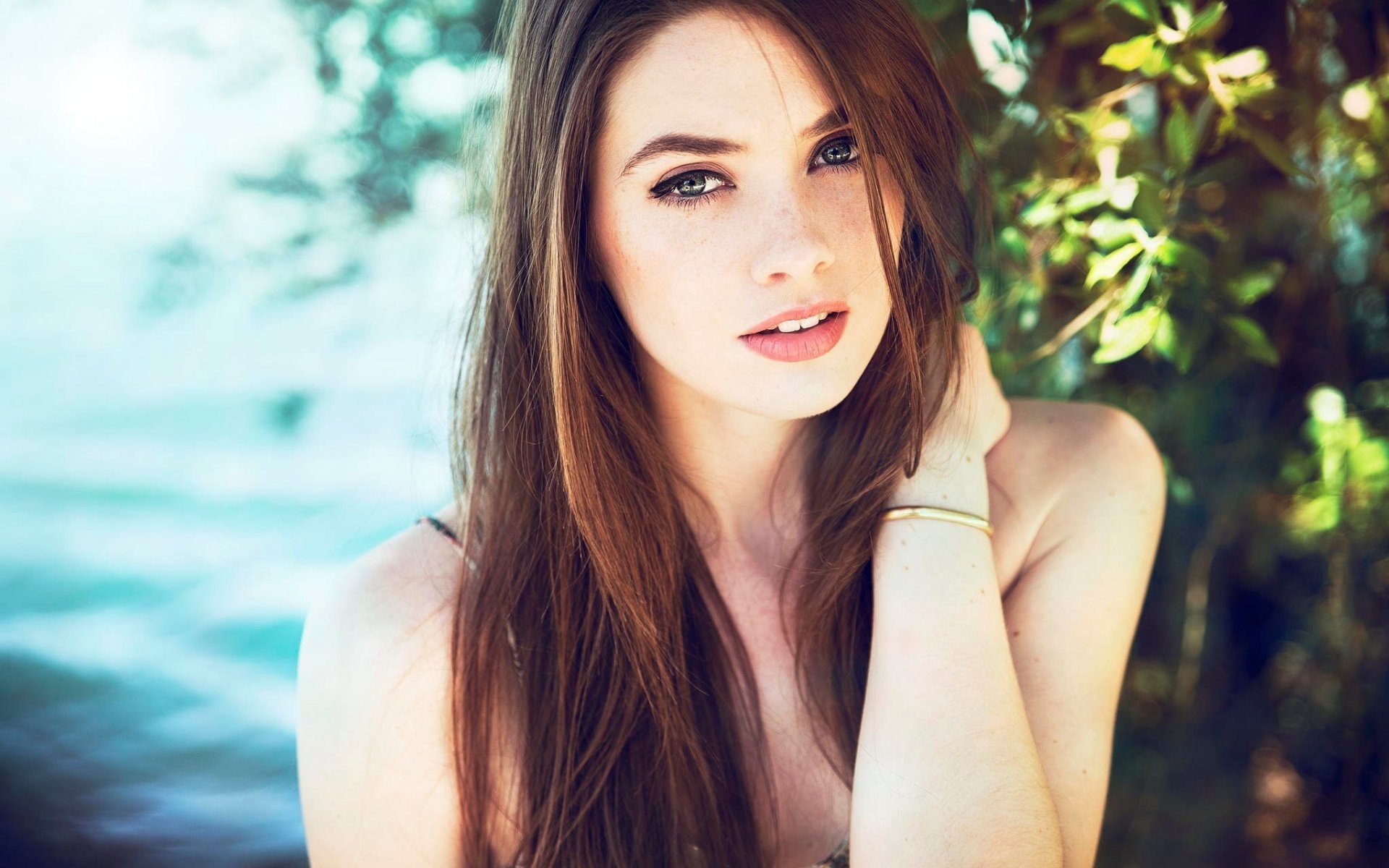 Woman with long brown hair and blue eyes HD Wallpaper