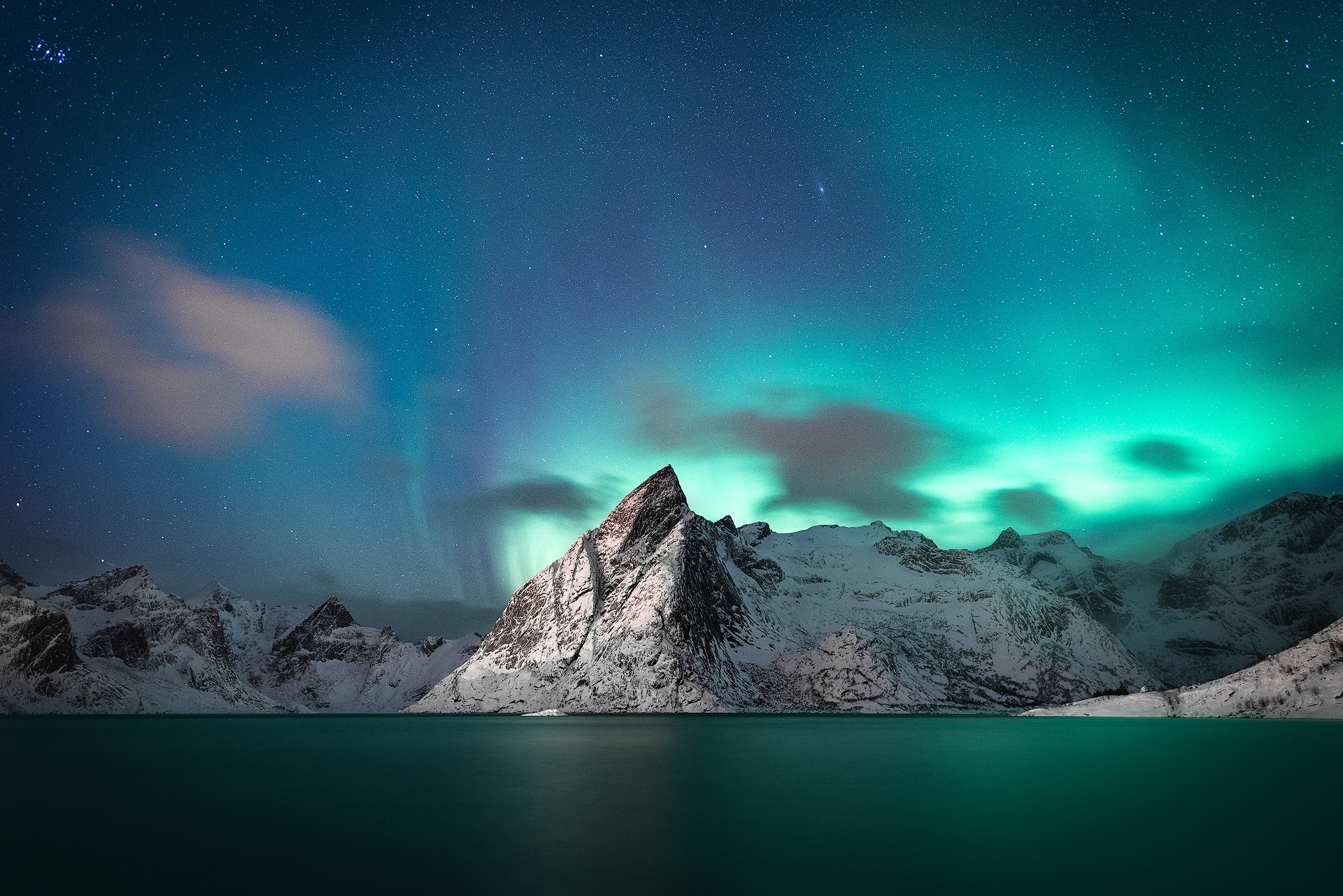 Aurora Borealis over snow-covered mountains and a lake HD Wallpaper