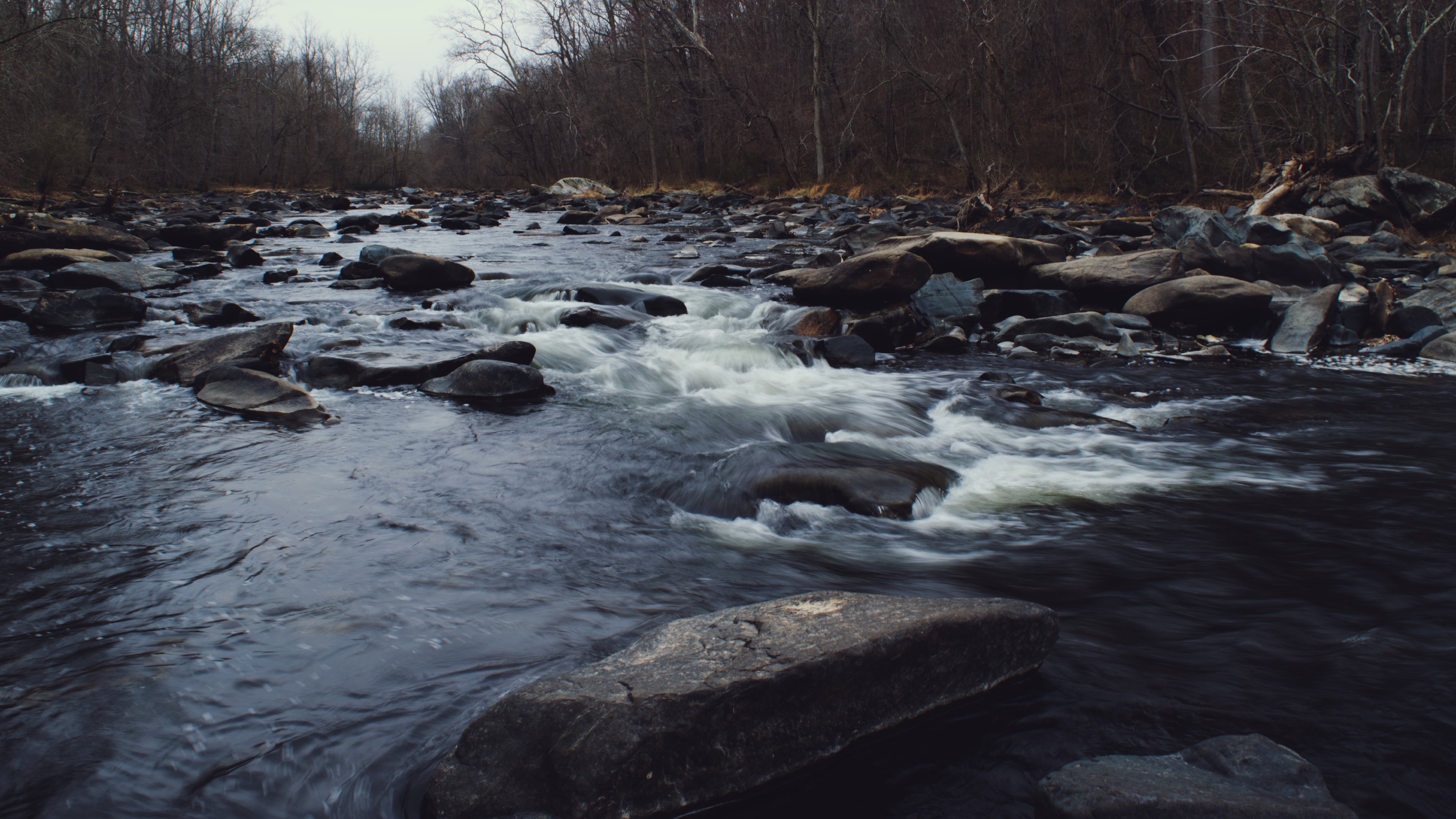 River flowing over rocks with long exposure HD Wallpaper