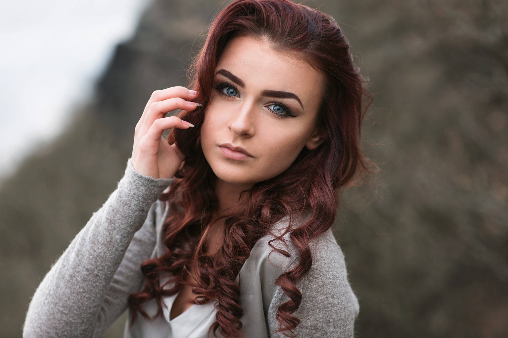 Woman with auburn hair and blue eyes HD Wallpaper