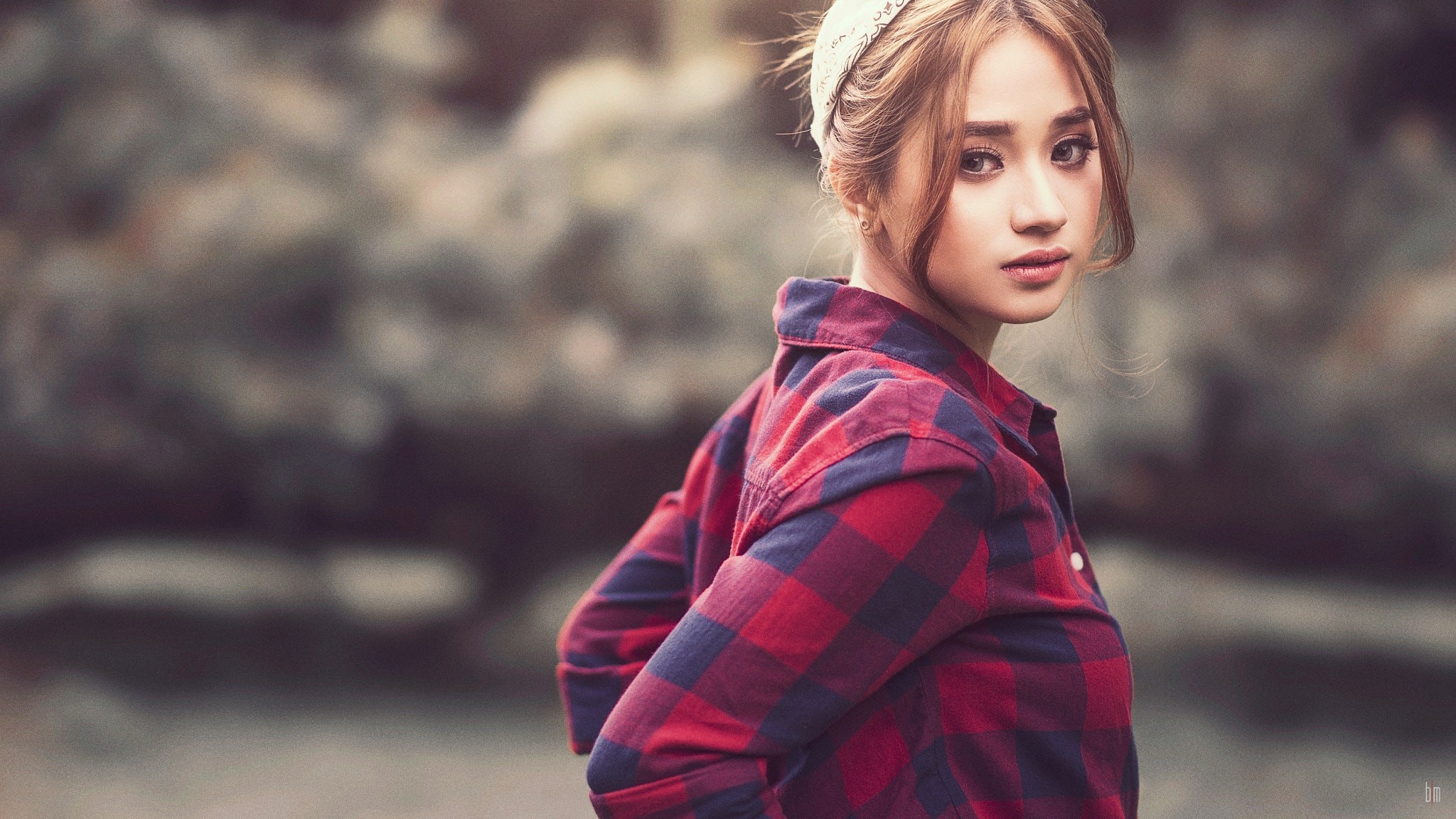 Young Asian woman wearing a plaid shirt HD Wallpaper