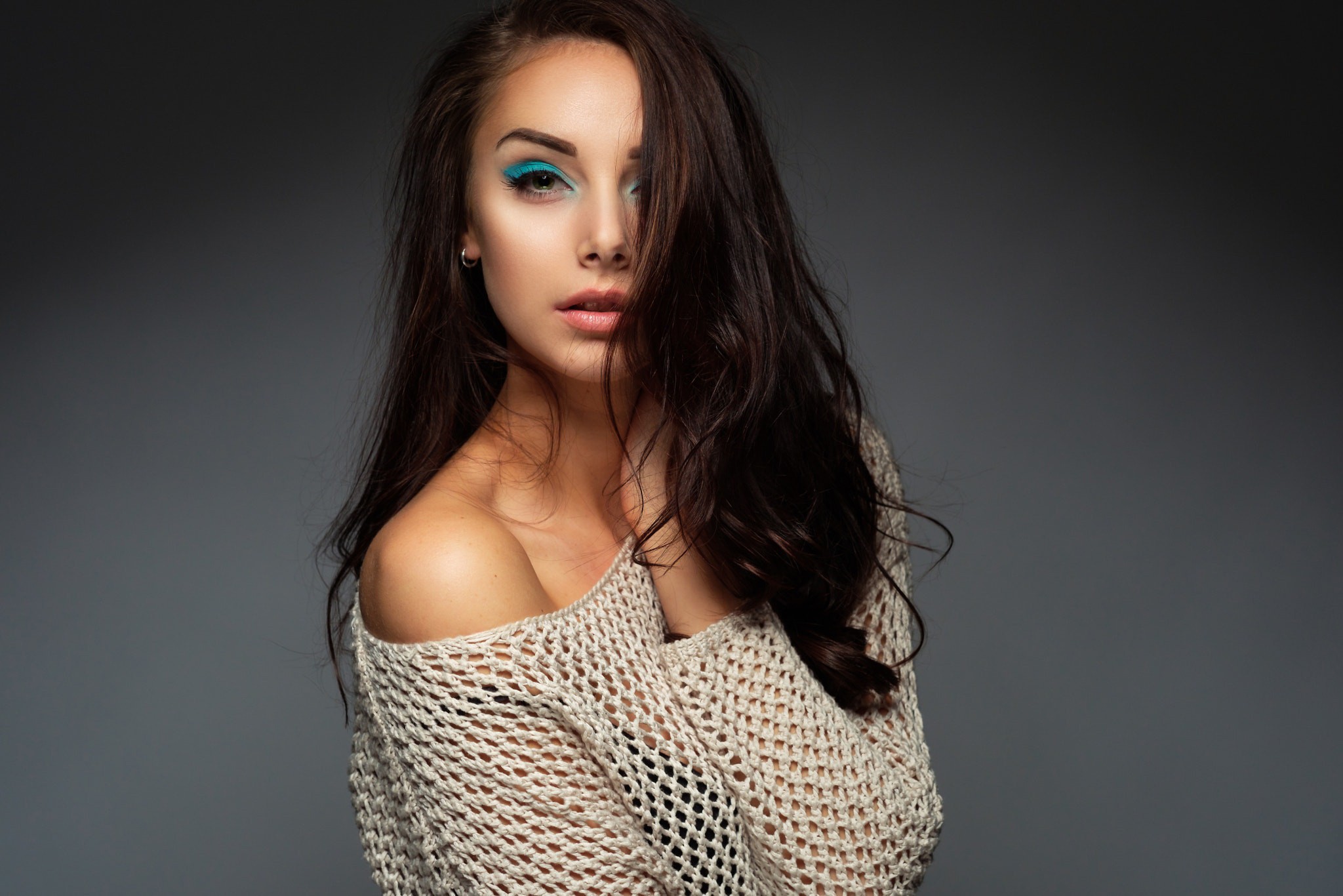 Woman with blue eyeshadow and off-the-shoulder sweater HD Wallpaper