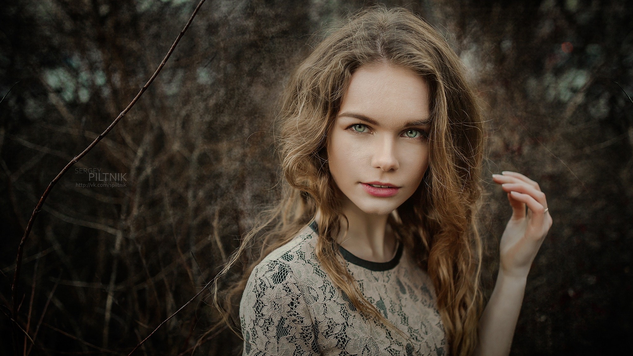 Woman with curly blonde hair outdoors HD Wallpaper