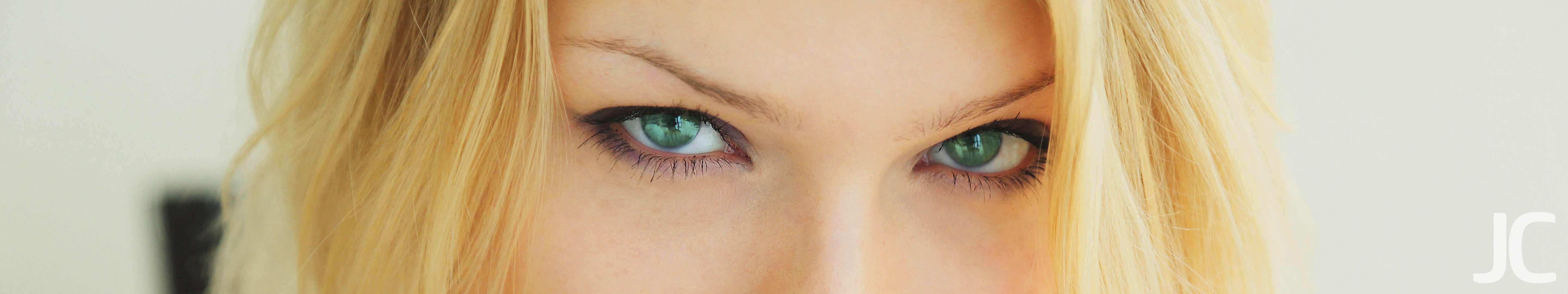 Close-up of a woman's green eyes and blonde hair HD Wallpaper