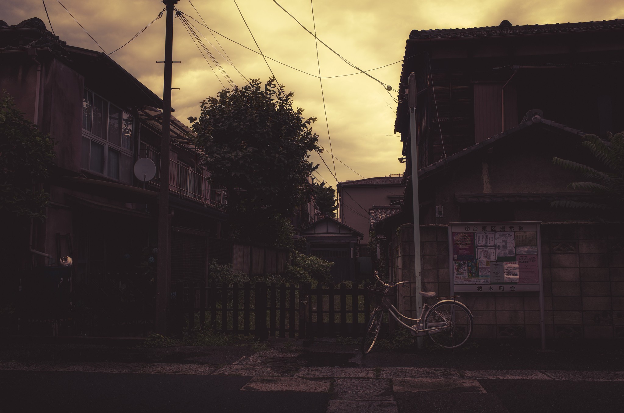 Street scene in Japan with traditional houses and a bicycle HD Wallpaper