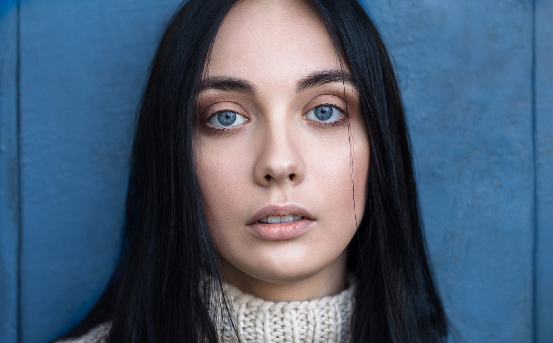 Portrait of a woman with black hair and blue eyes HD Wallpaper