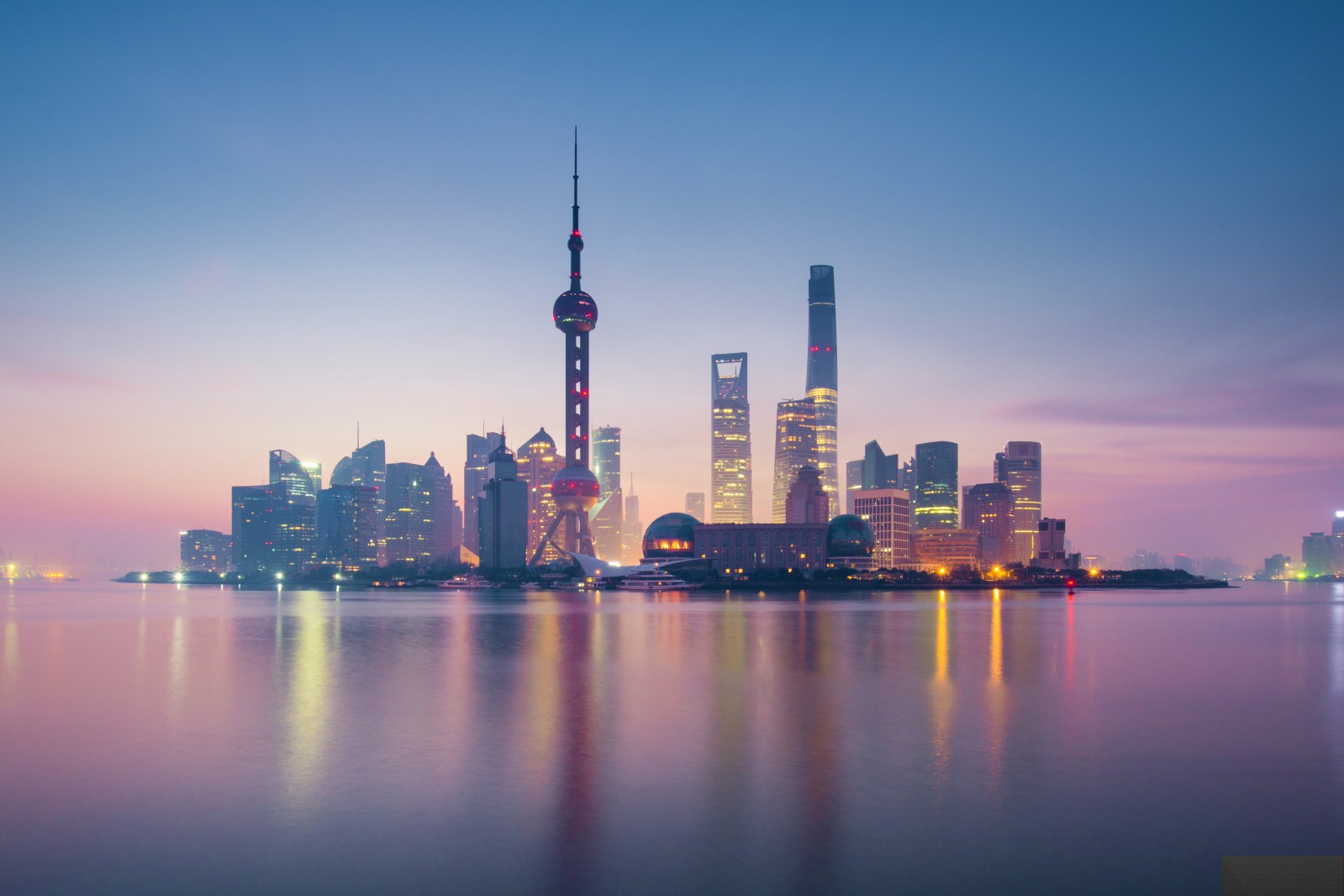 Shanghai cityscape with Oriental Pearl Tower at dusk HD Wallpaper