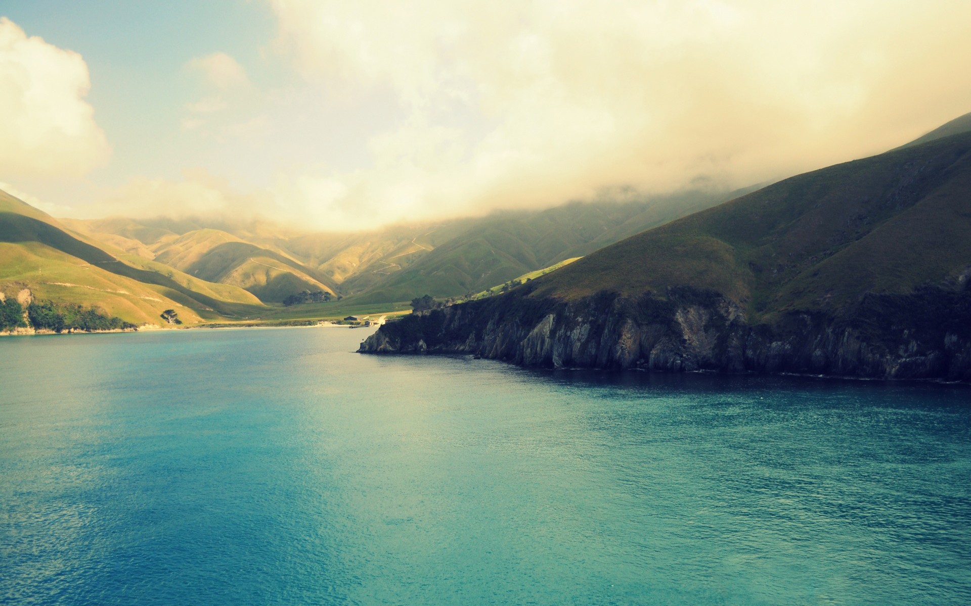 Coastal mountains and sea in New Zealand HD Wallpaper