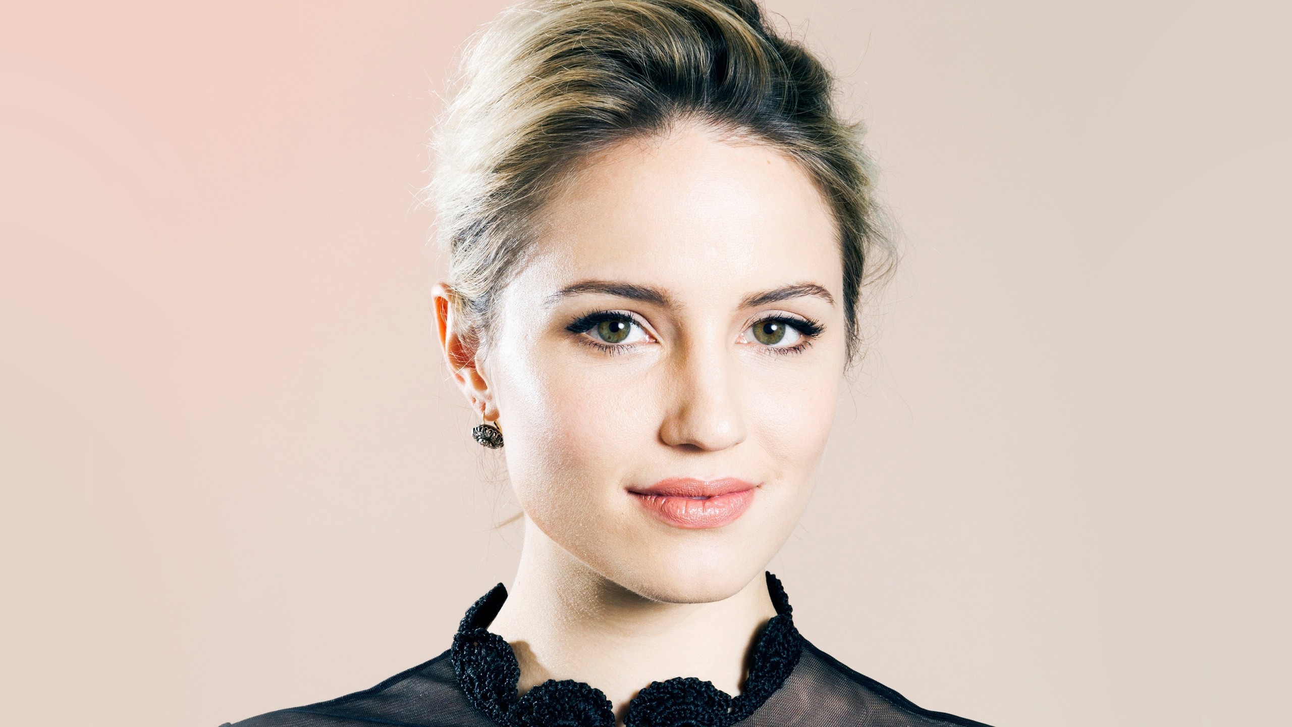 Dianna Agron portrait HD Wallpaper