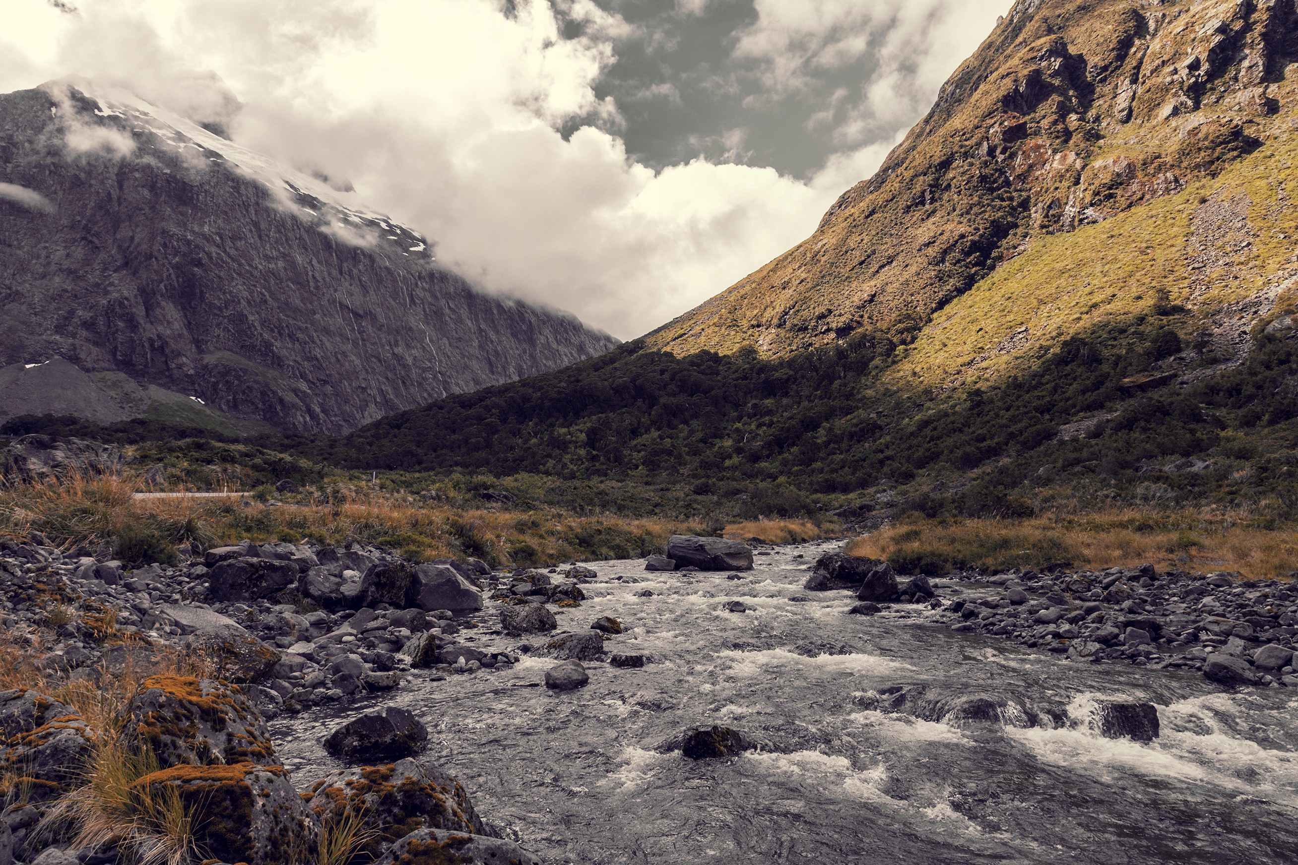 Mountains and River in a Valley HD Wallpaper