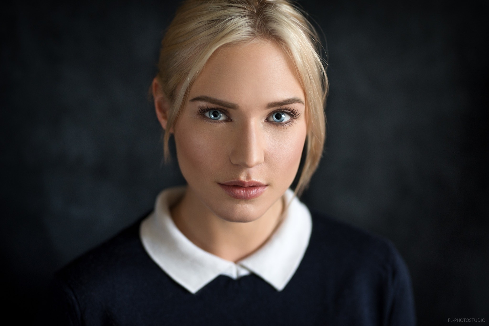 Portrait of a blonde woman with blue eyes HD Wallpaper