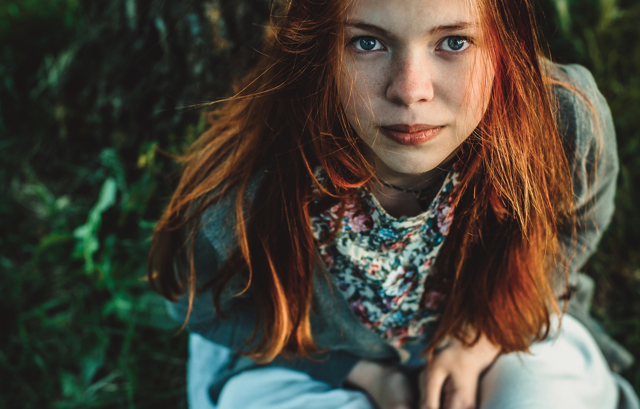 Woman with red hair and blue eyes looking up HD Wallpaper
