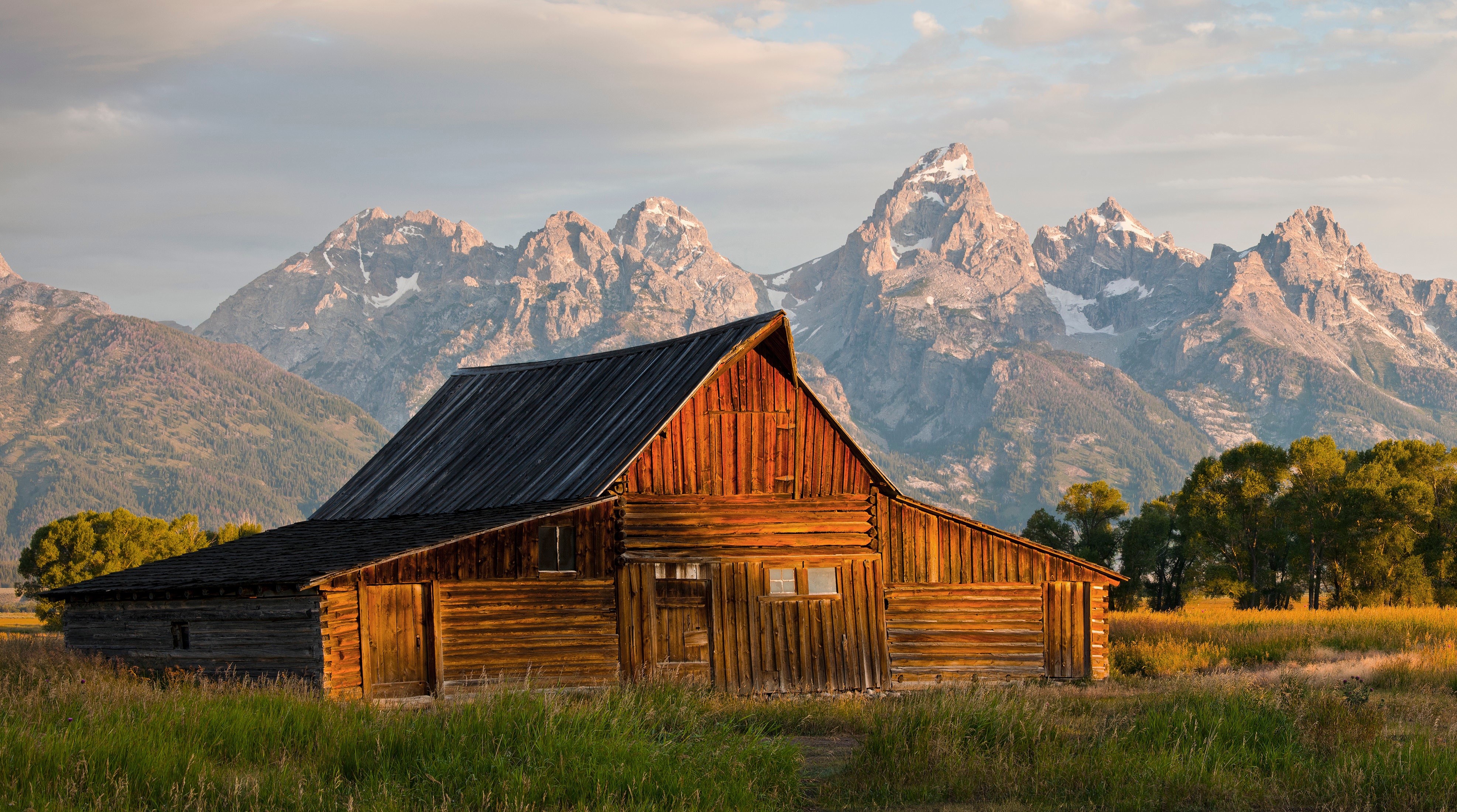 Wooden barn in front of the Teton Mountains HD Wallpaper
