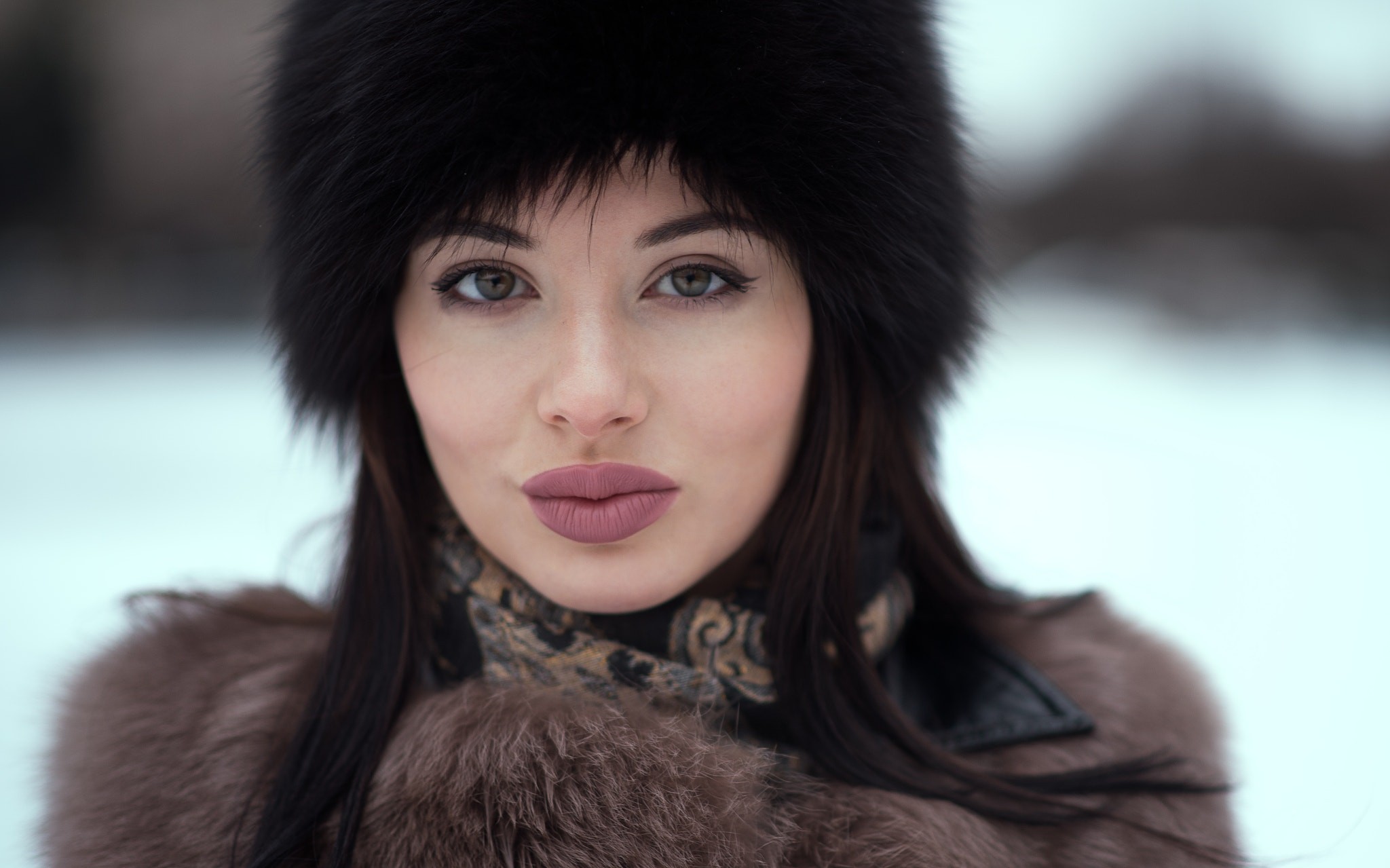 Woman in fur hat and coat outdoors HD Wallpaper