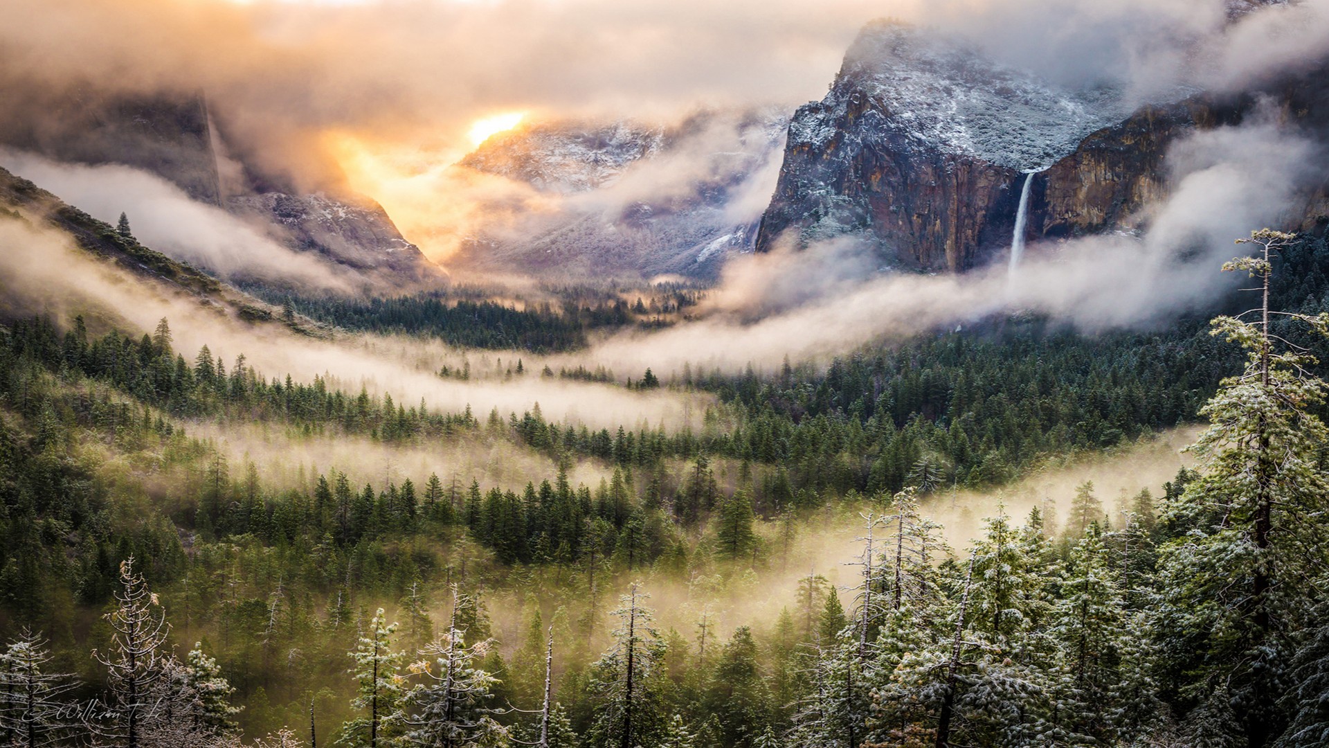 Yosemite Valley mountains with mist and waterfalls HD Wallpaper