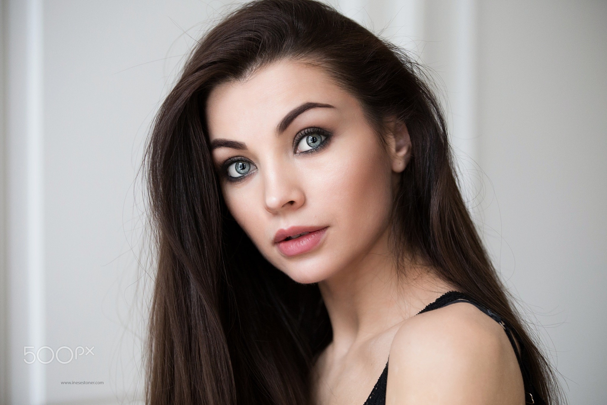 Portrait of a young woman with dark hair HD Wallpaper
