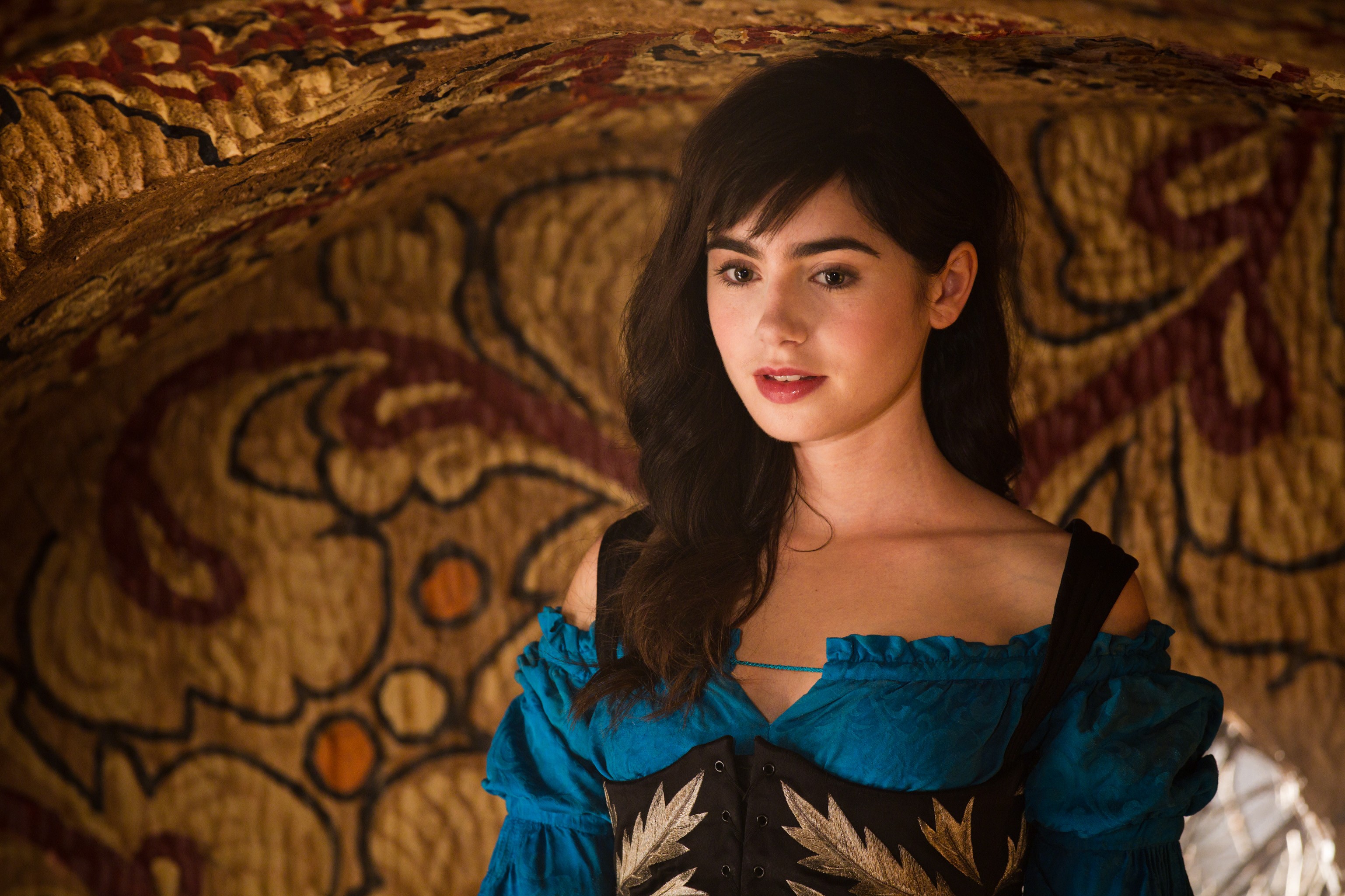 Lily Collins in costume HD Wallpaper