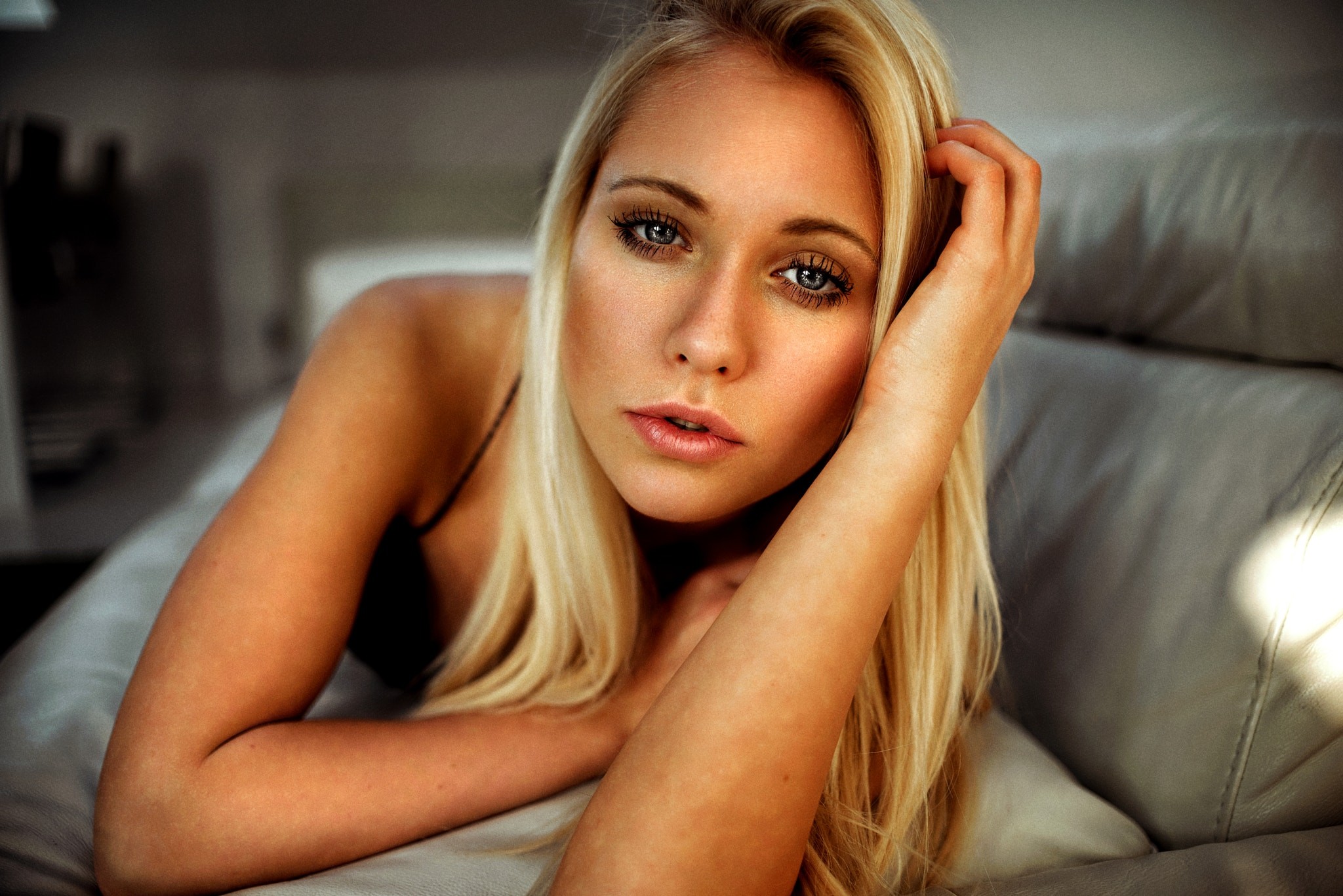Sara Magdalena Deichsel portrait by Miro Hofmann HD Wallpaper