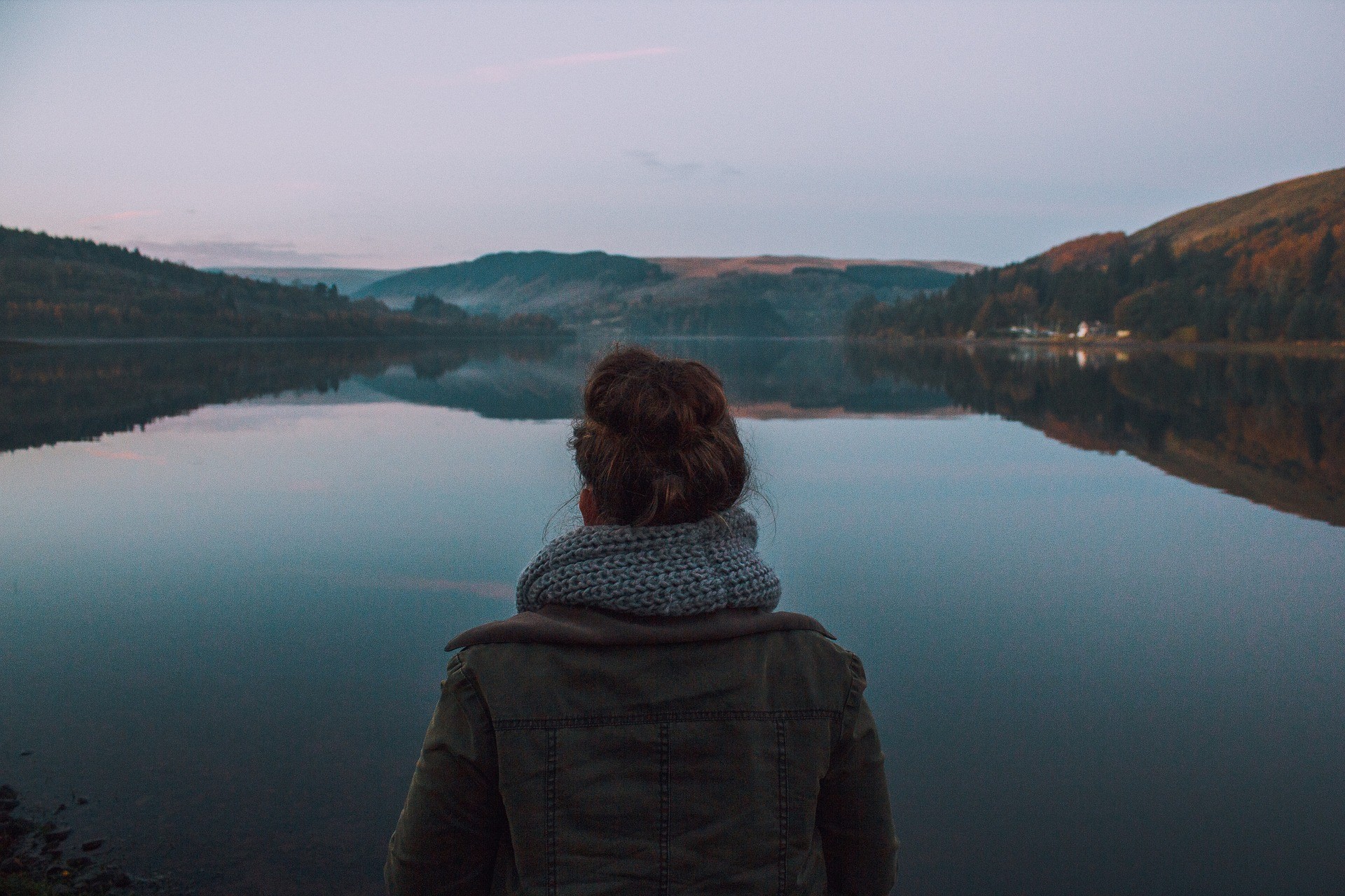 Woman with hairbun looking at a lake HD Wallpaper