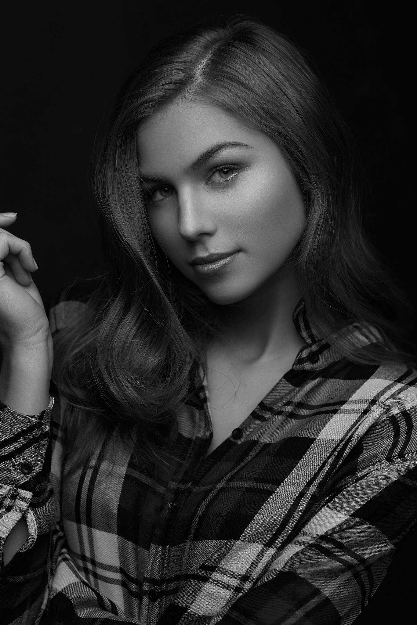 Monochrome portrait of a woman in a plaid shirt HD Wallpaper