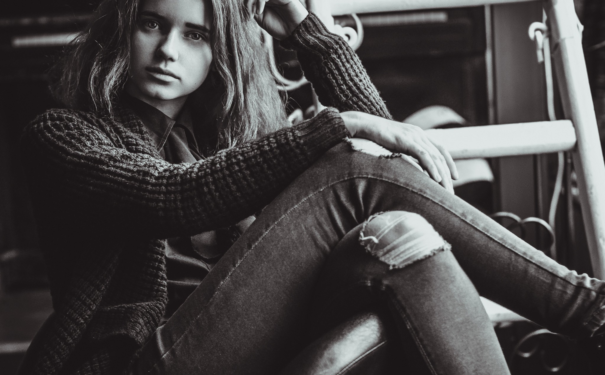 Woman in torn jeans and sweater HD Wallpaper