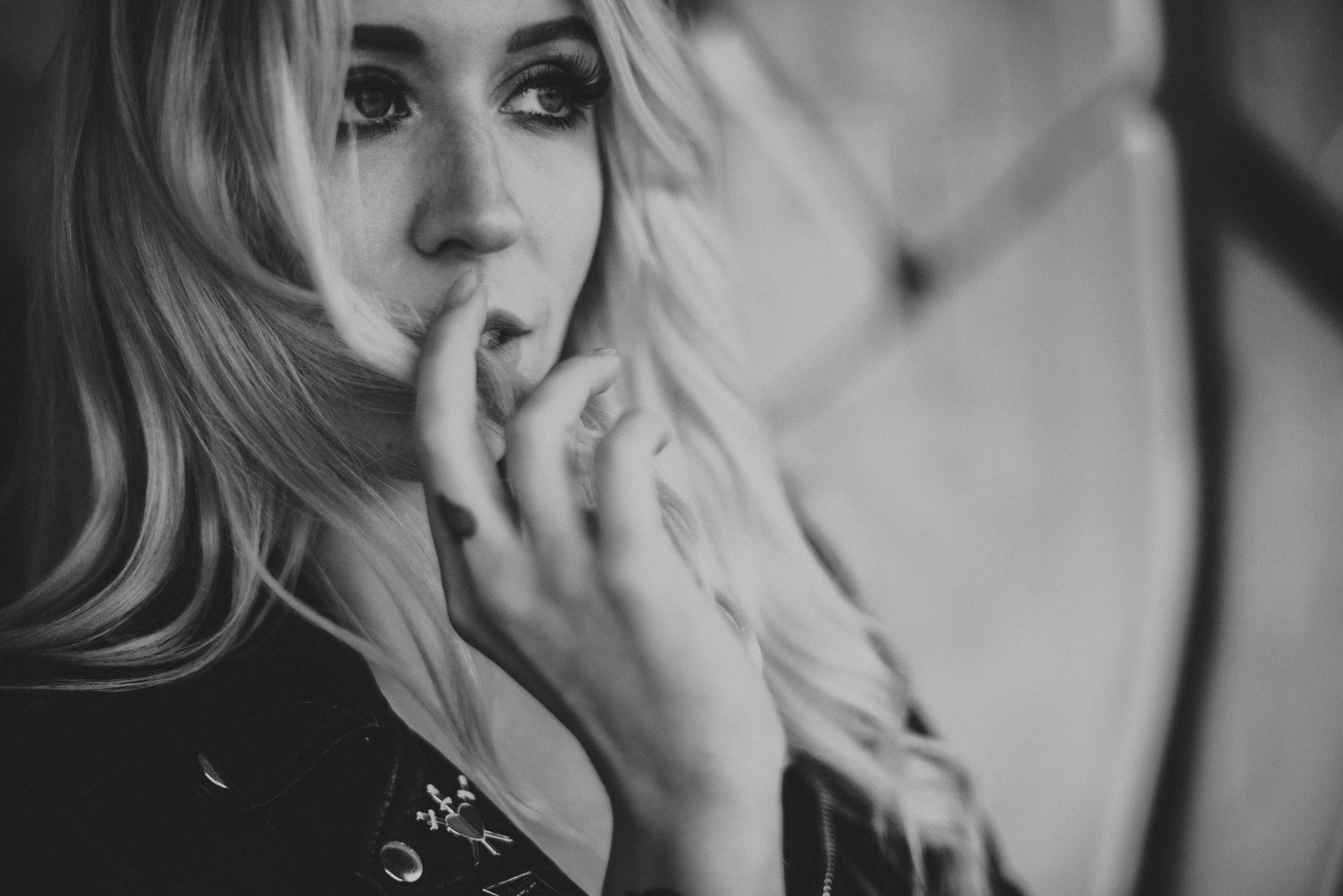 Monochrome portrait of a woman with tattoos HD Wallpaper