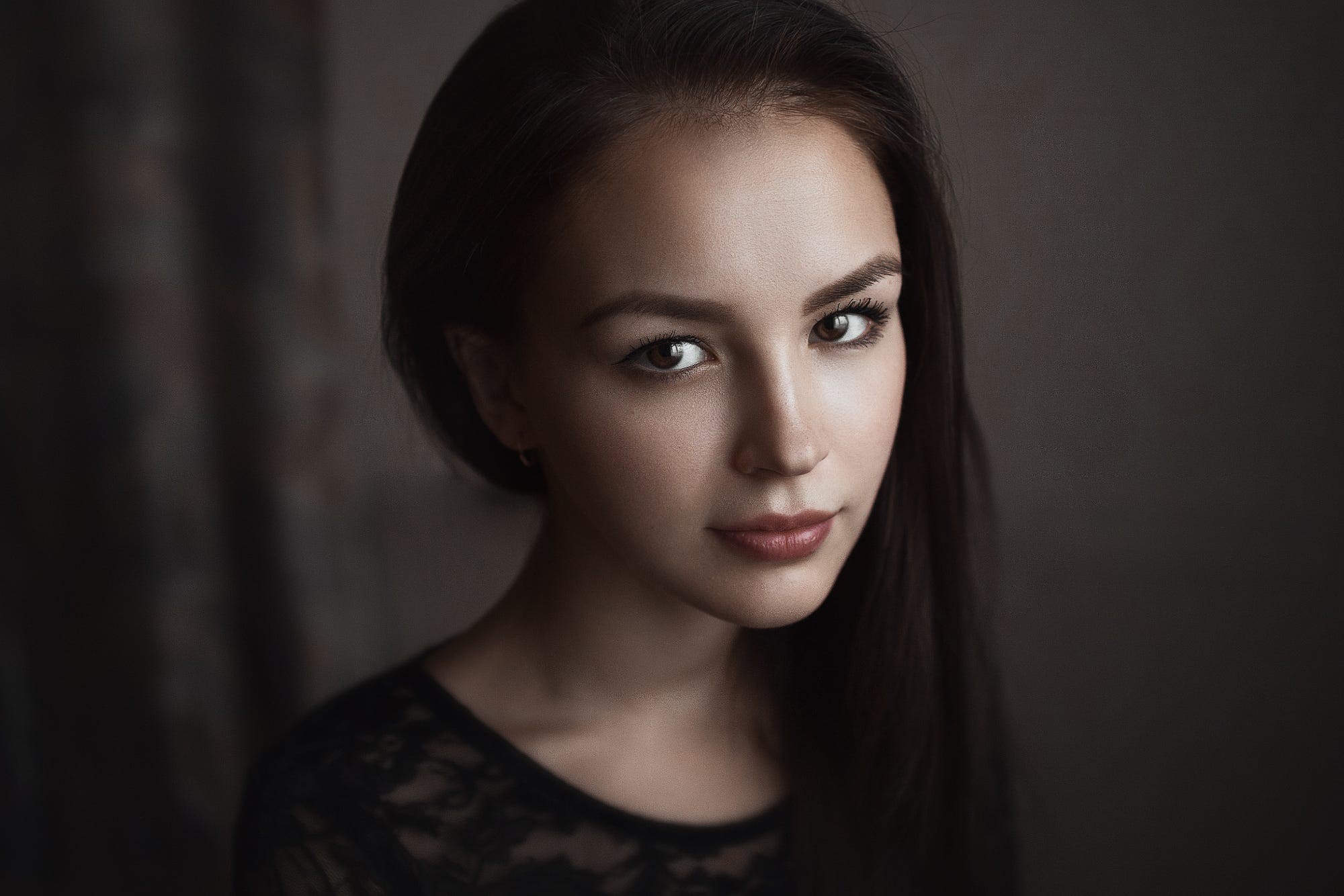 Portrait of a young woman with brown eyes HD Wallpaper