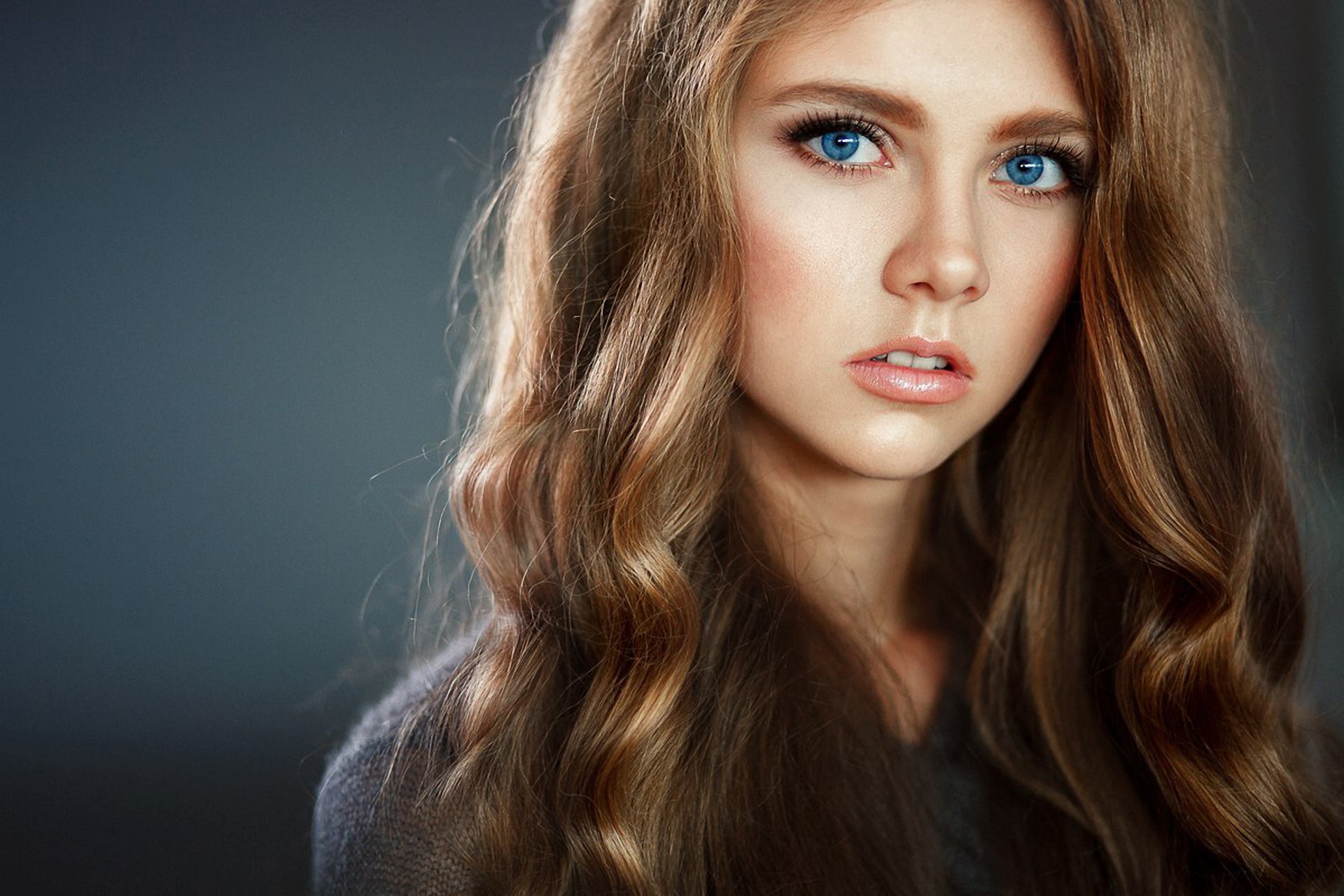 Portrait of a young woman with blue eyes HD Wallpaper