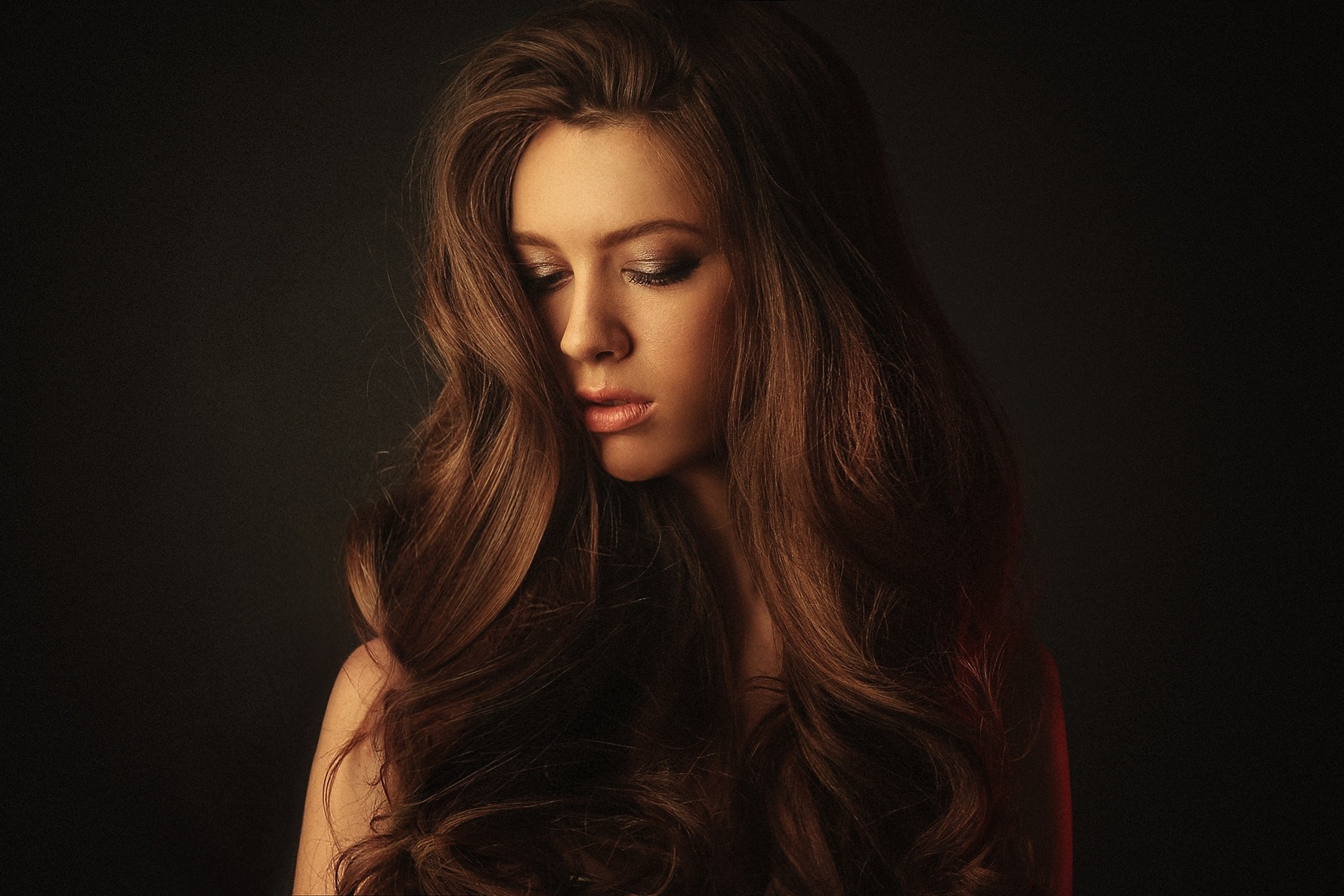 Woman with long brown wavy hair HD Wallpaper