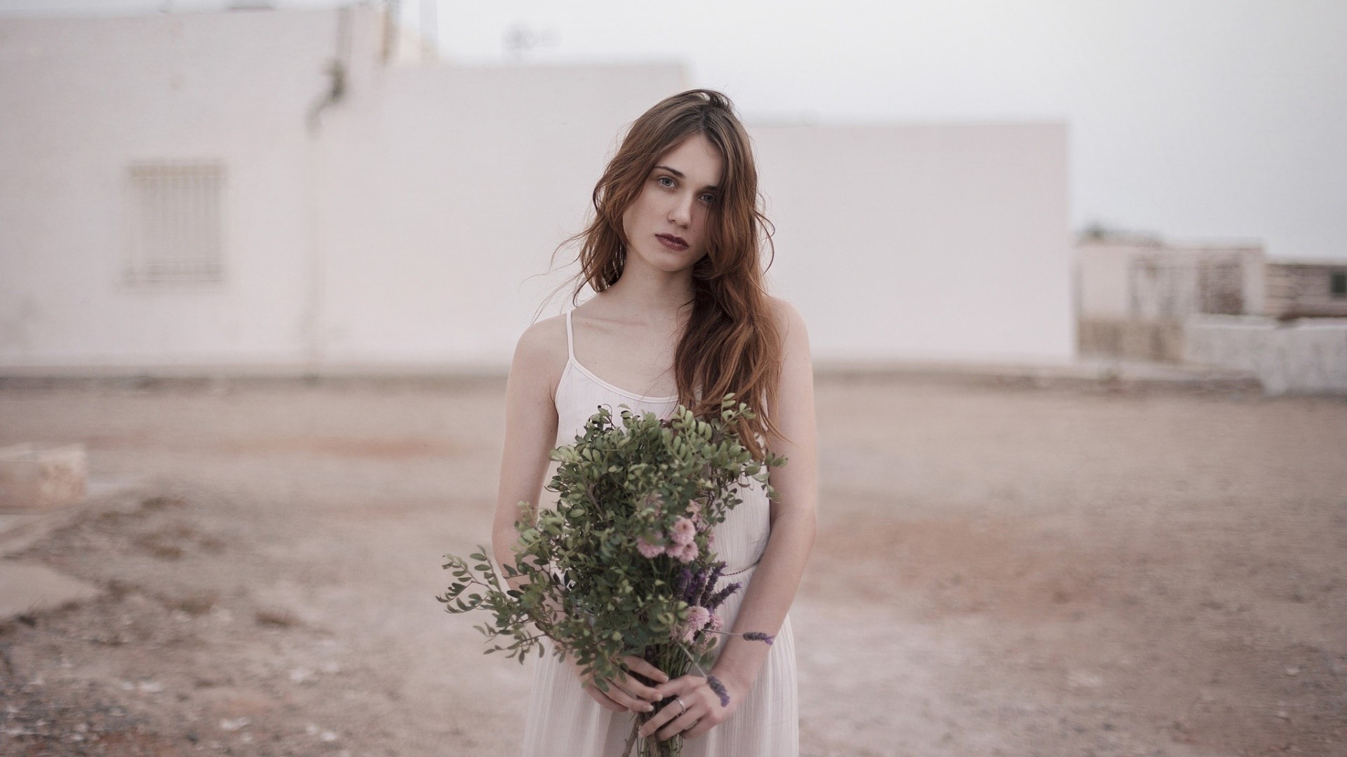 Woman holding a bouquet of flowers outdoors HD Wallpaper