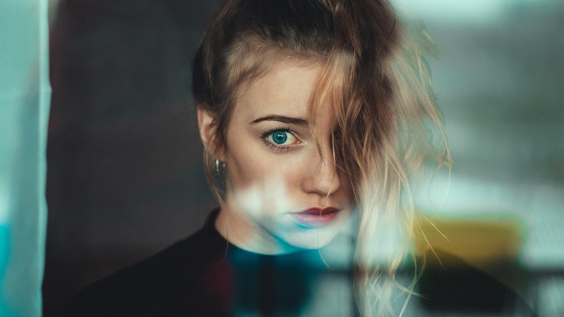 Woman with blonde hair and blue eyes HD Wallpaper