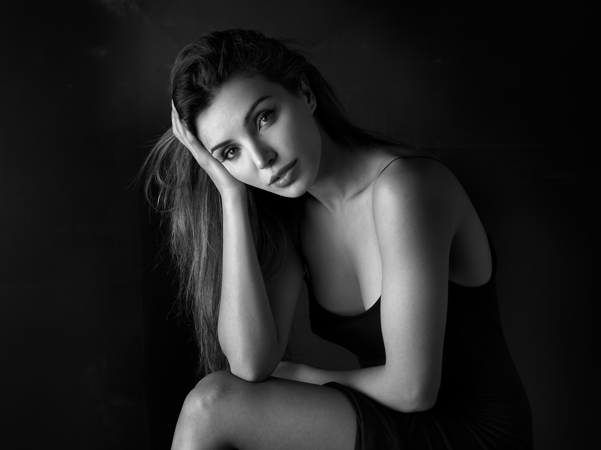 Monochrome portrait of a woman with hand on head HD Wallpaper