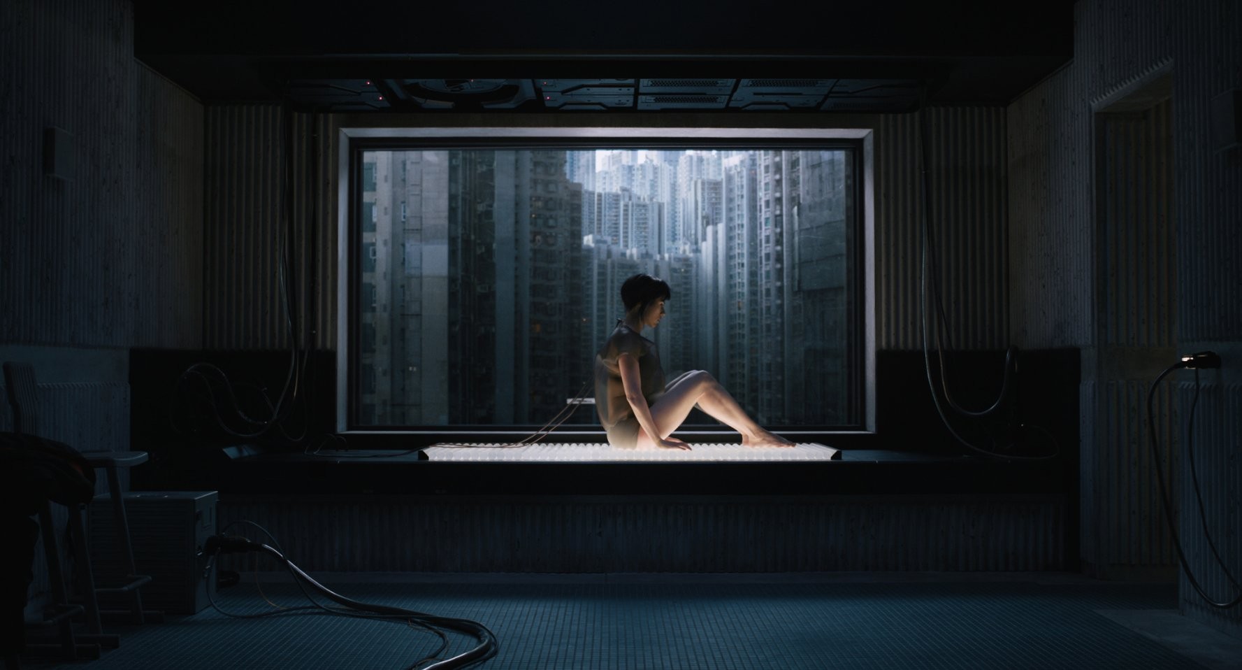 Motoko Kusanagi from Ghost in the Shell in a futuristic room HD Wallpaper