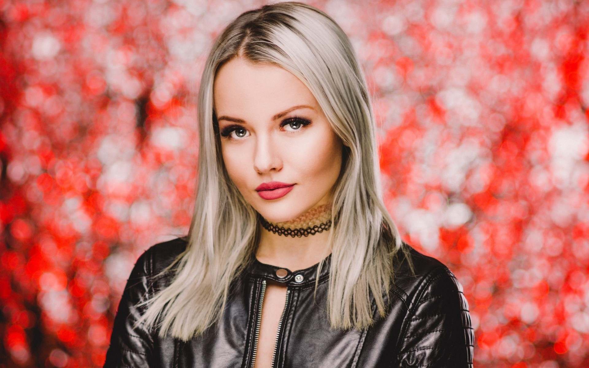 Woman with blonde hair wearing a black leather jacket HD Wallpaper
