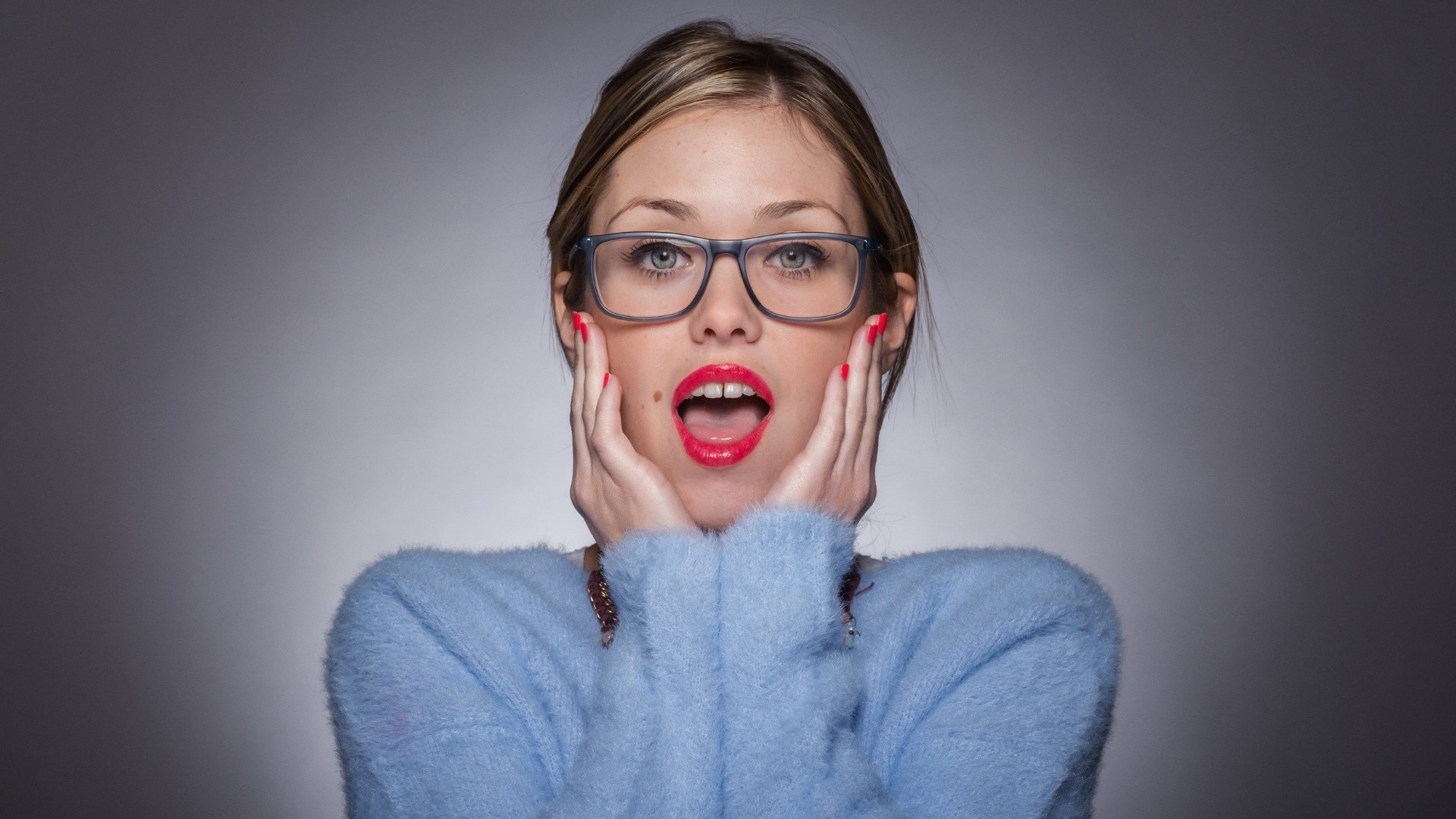 Woman with glasses and red lipstick HD Wallpaper